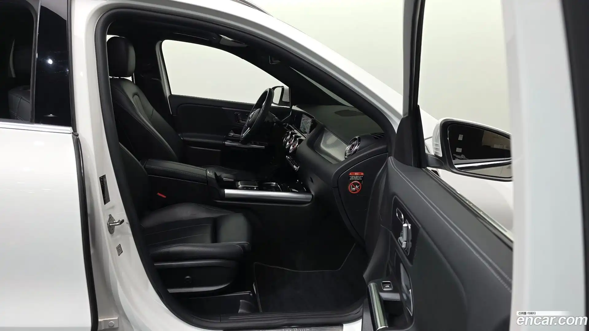 GLA-Class Mercedes-Benz 2021.7-OPTION-015