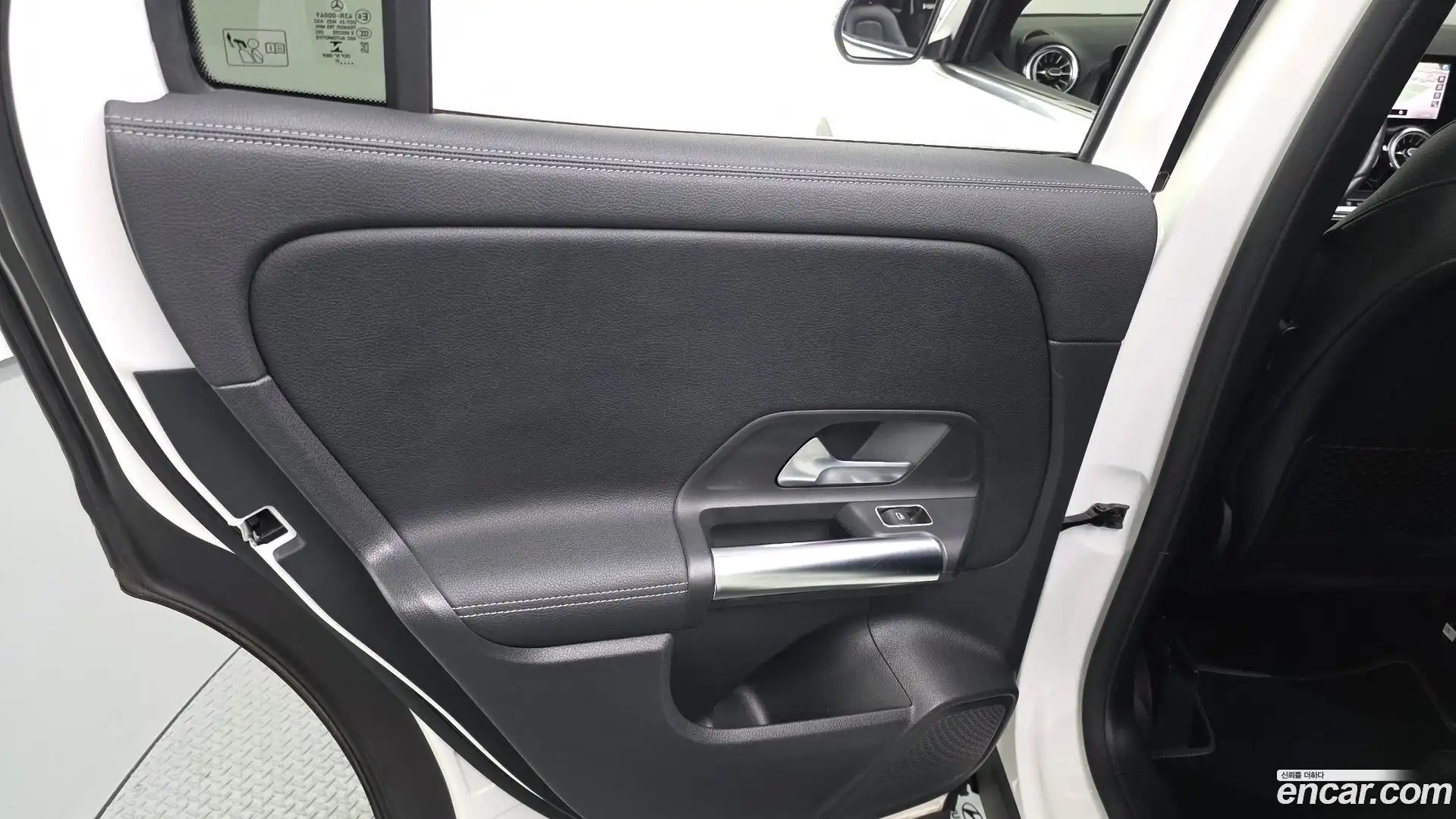 GLA-Class Mercedes-Benz 2021.7-INNER-035