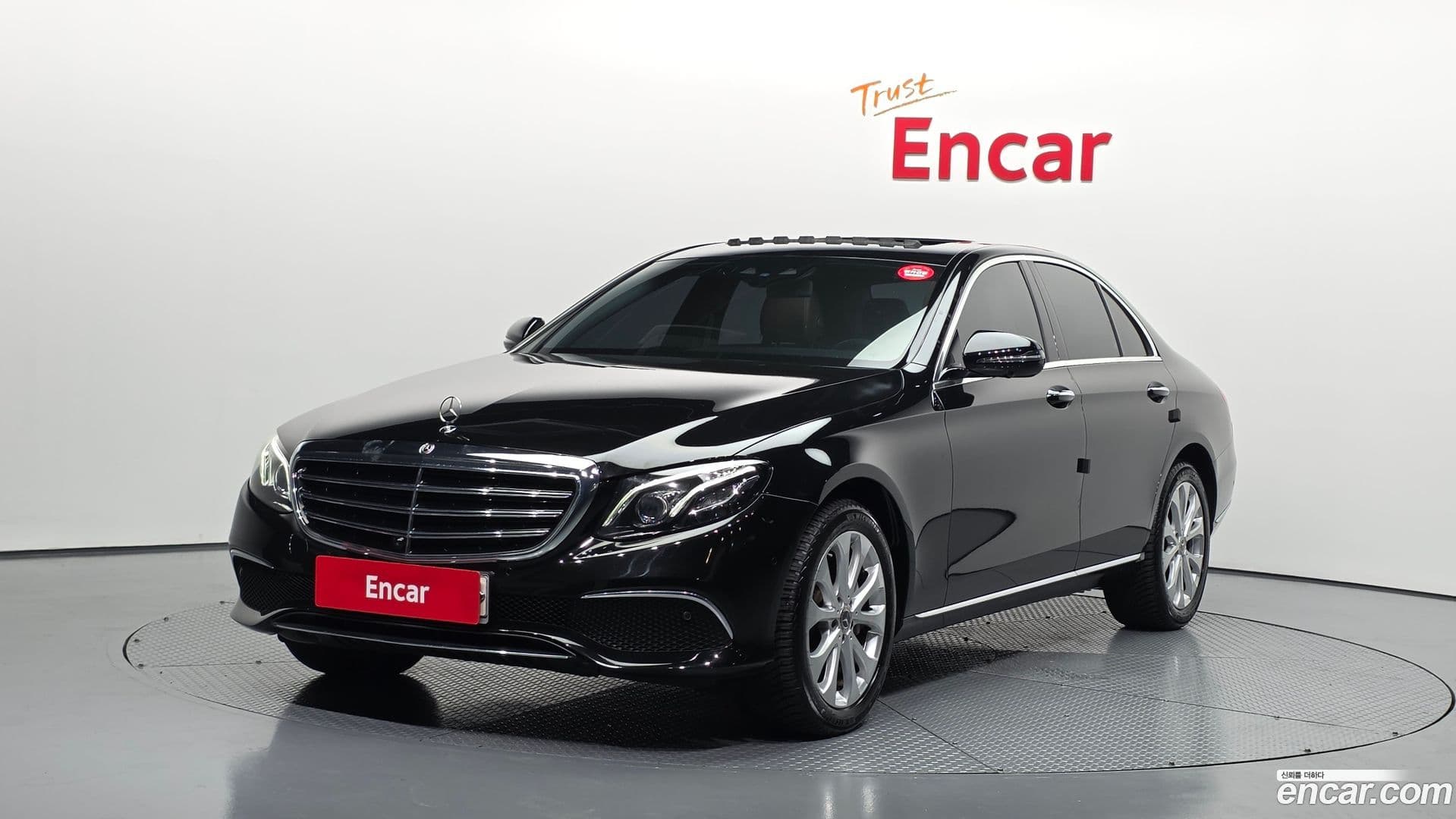 Main__Slider__Photo:E-Class Mercedes-Benz 2018.5-0