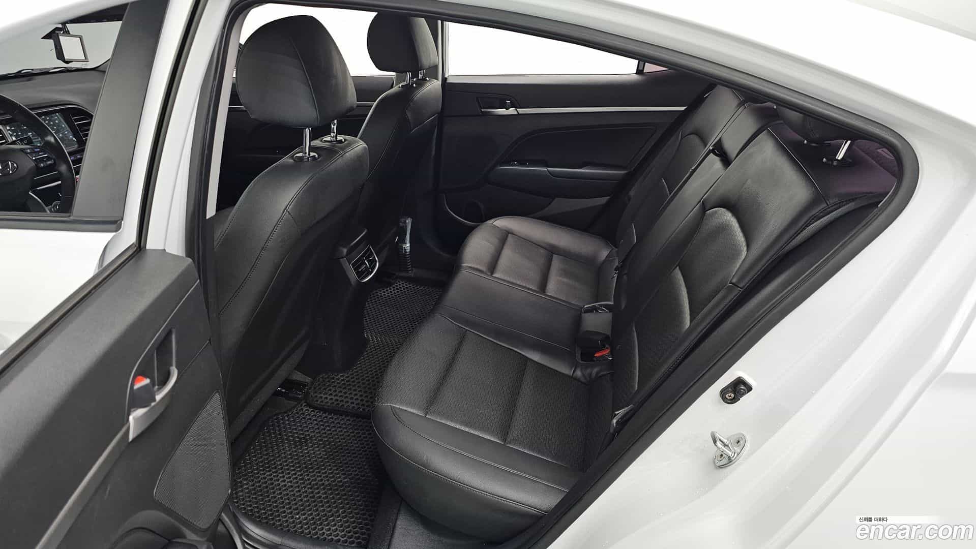 AVANTE Hyundai 2019.10-OPTION-016