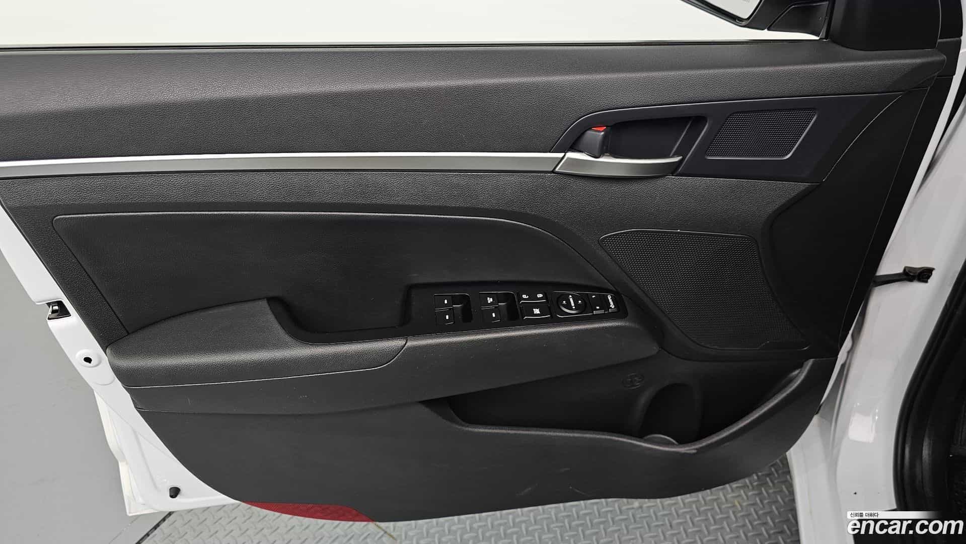 AVANTE Hyundai 2019.10-INNER-034