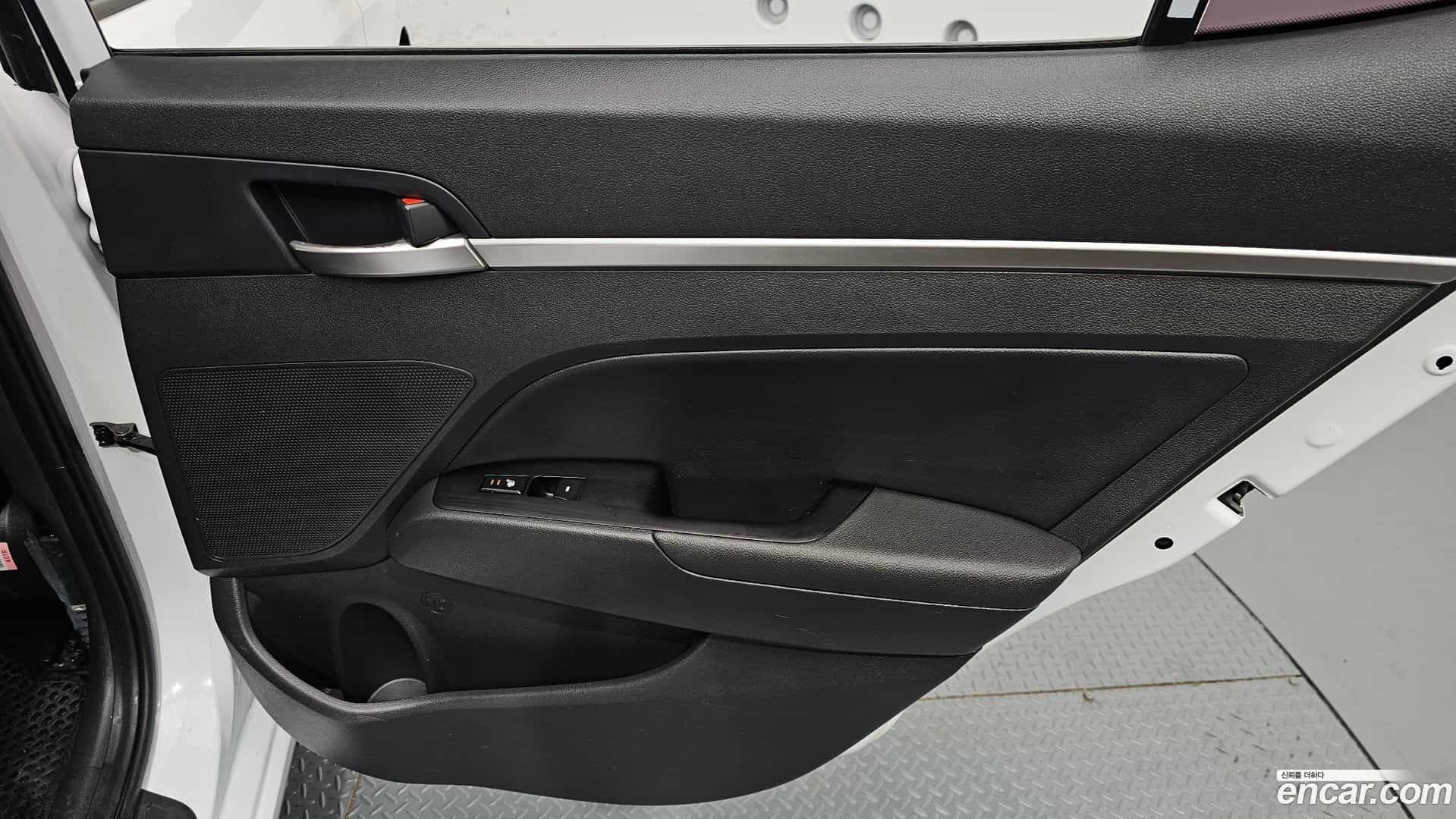 AVANTE Hyundai 2019.10-INNER-035