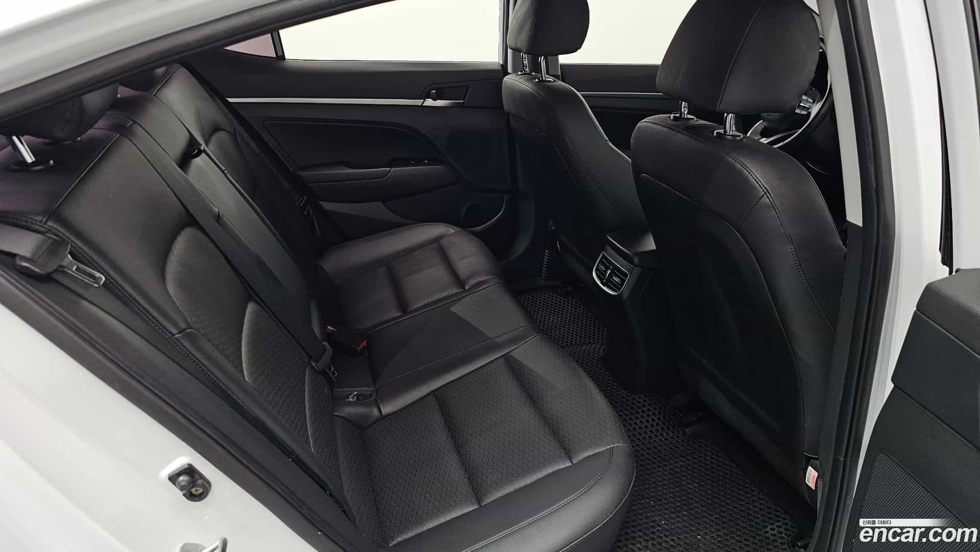 AVANTE Hyundai 2019.10-INNER-036