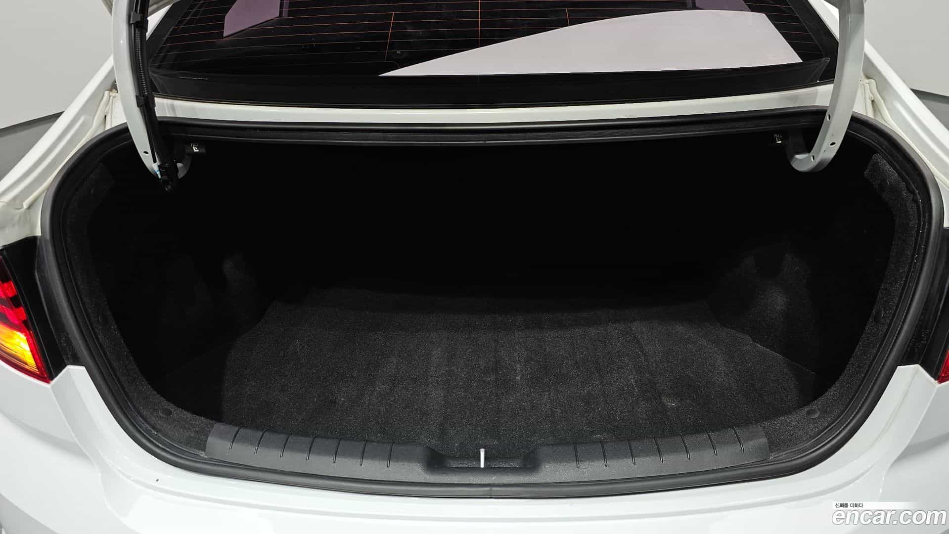 AVANTE Hyundai 2019.10-OPTION-045