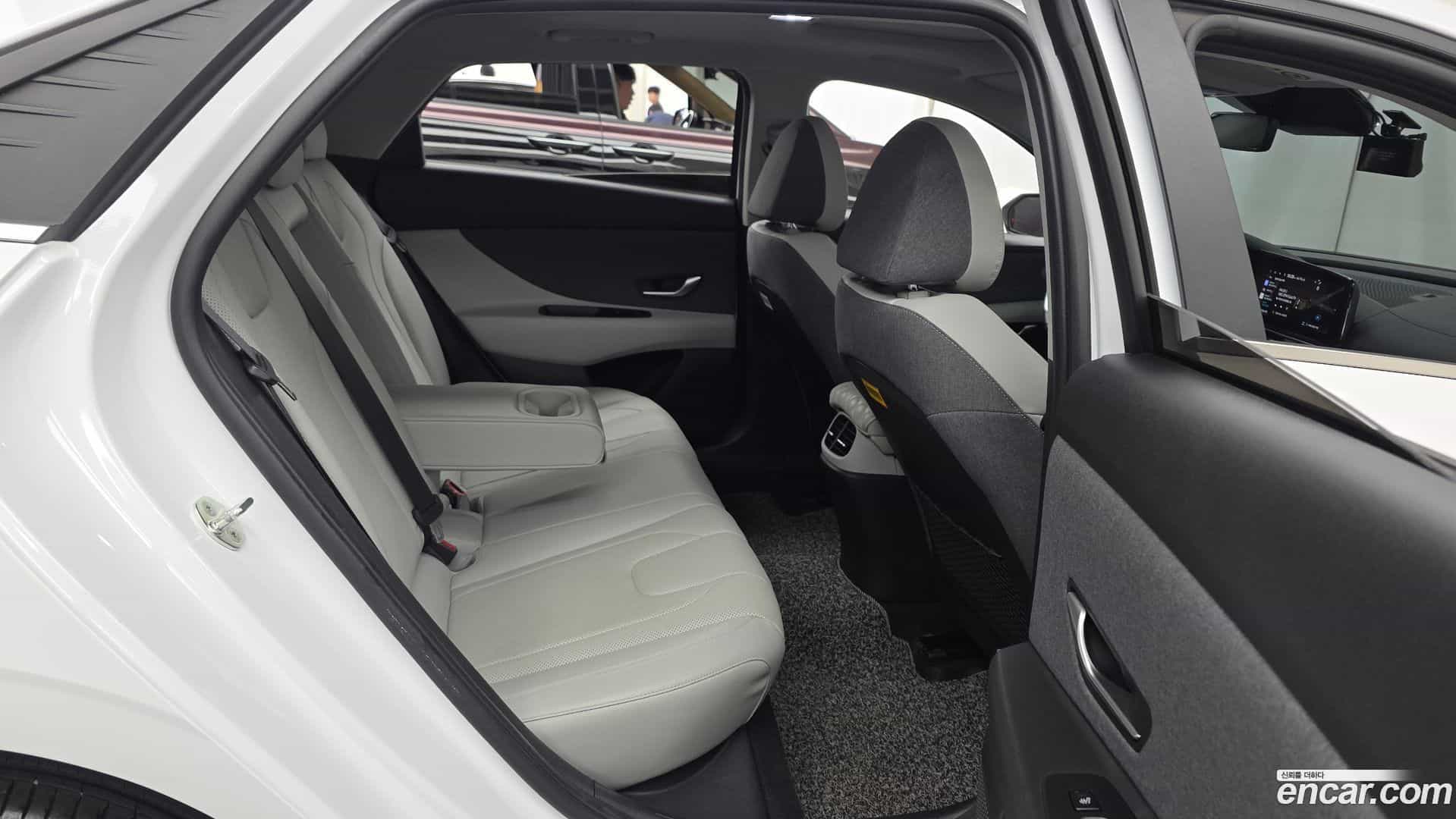 AVANTE Hyundai 2022.0-OPTION-016
