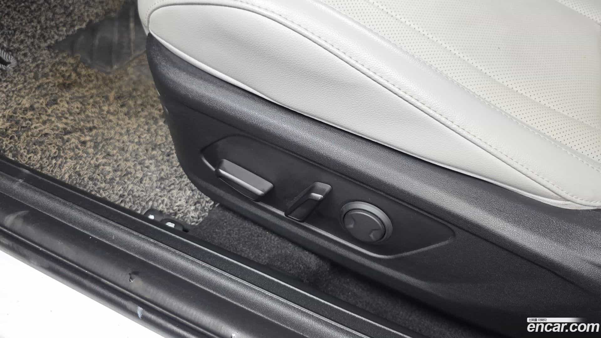 AVANTE Hyundai 2022.0-OPTION-044