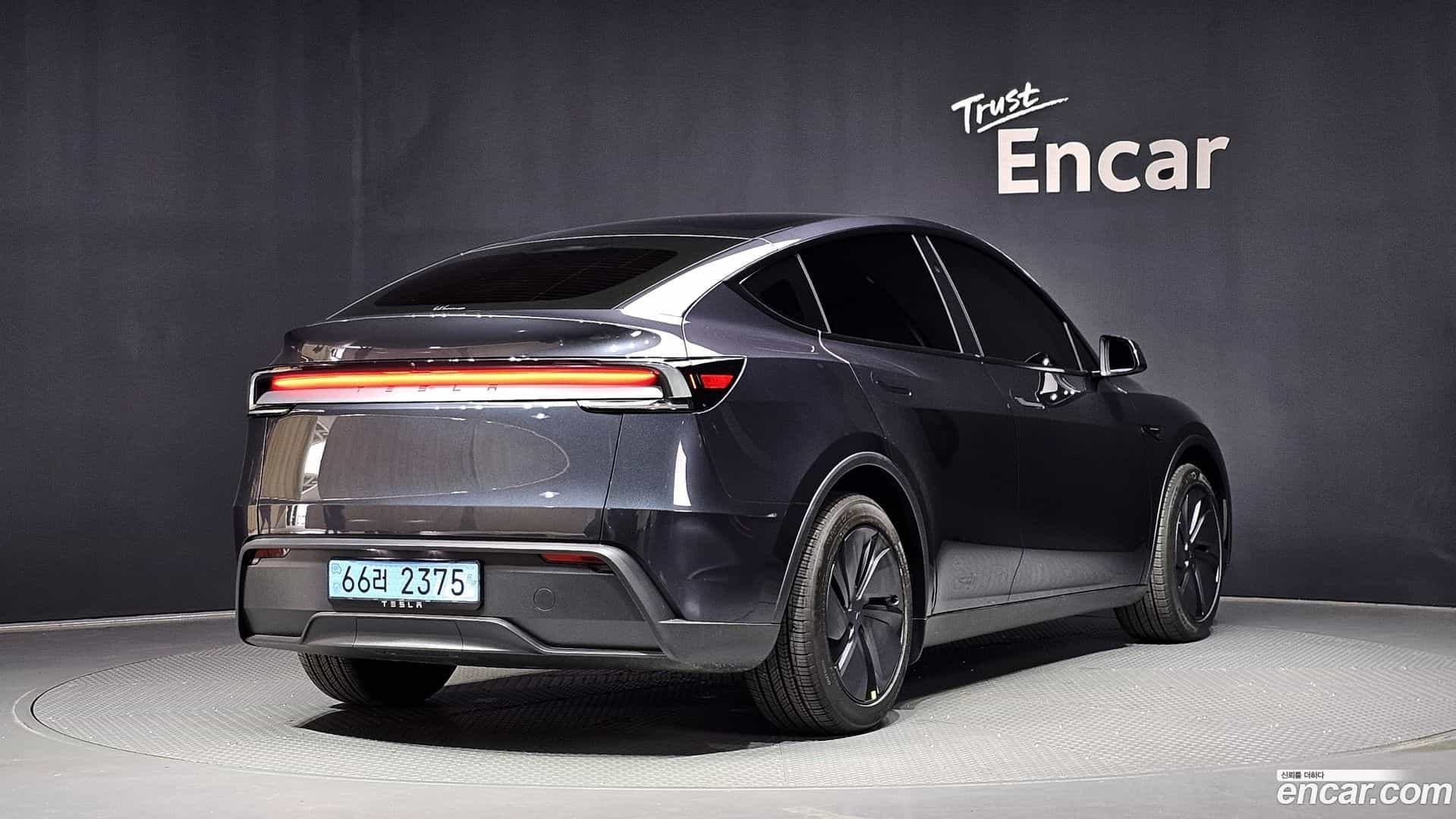 Model Y Tesla 2026.1-OUTER-002