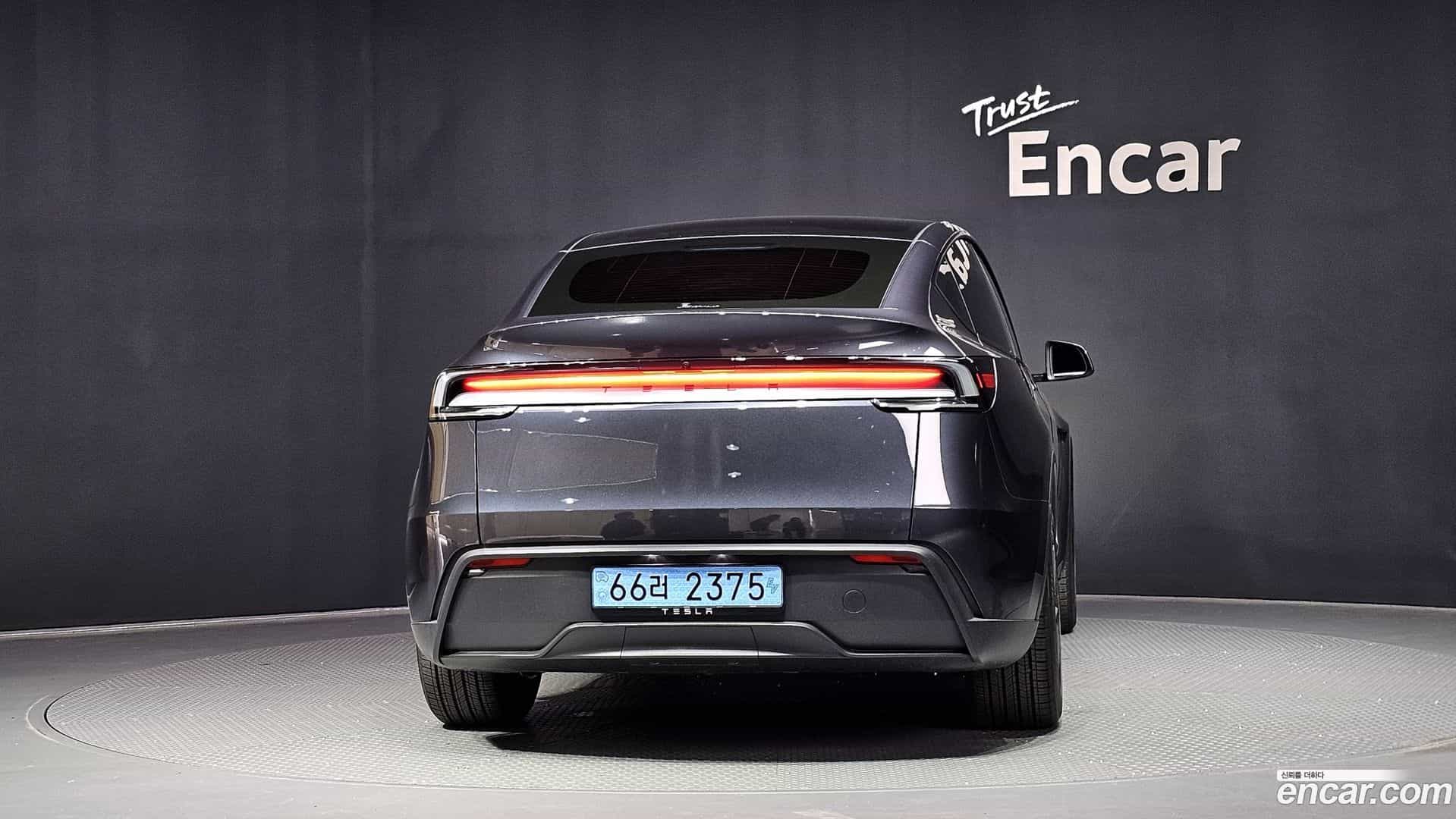 Model Y Tesla 2026.1-OUTER-004