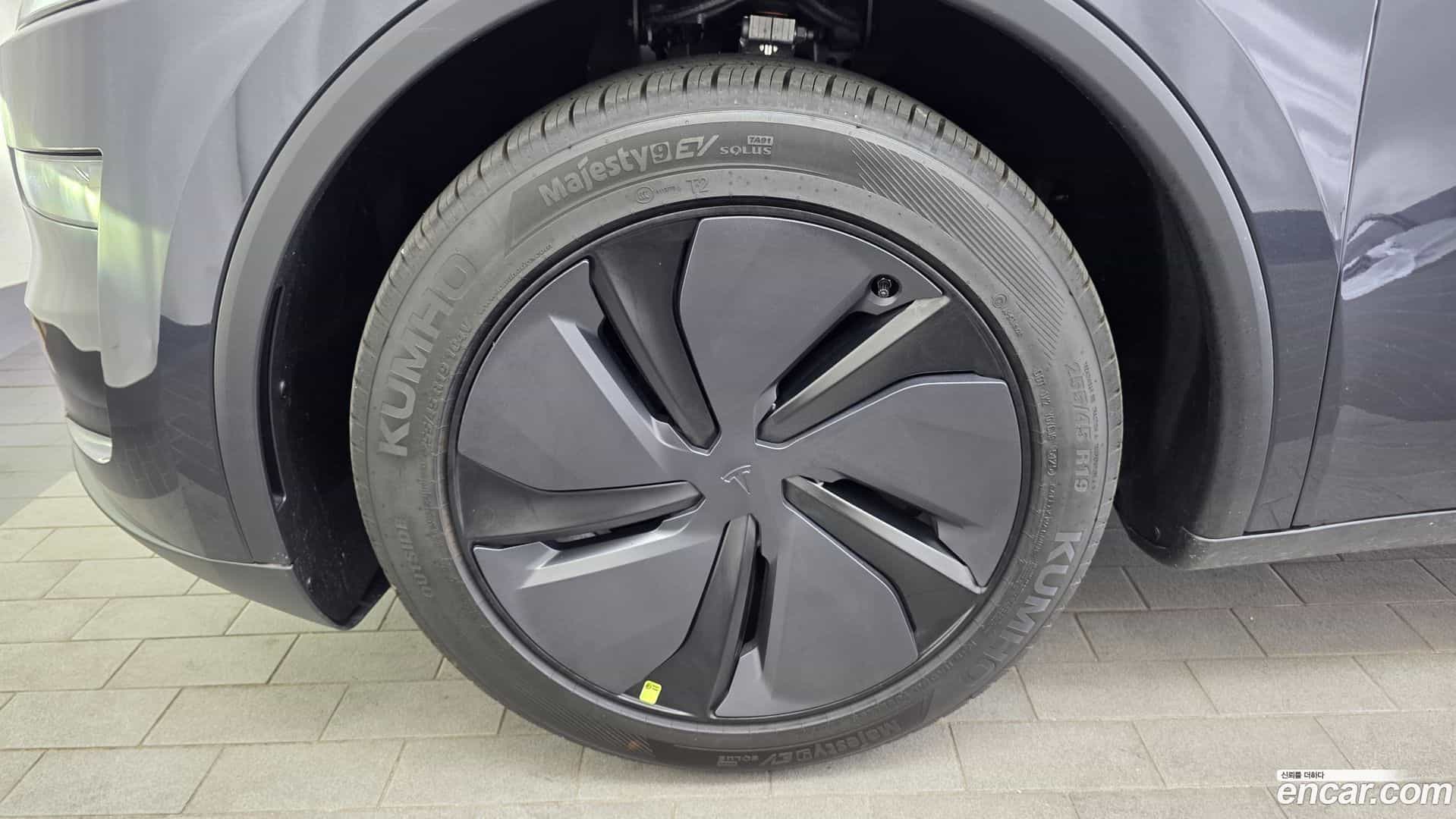 Model Y Tesla 2026.1-OUTER-005