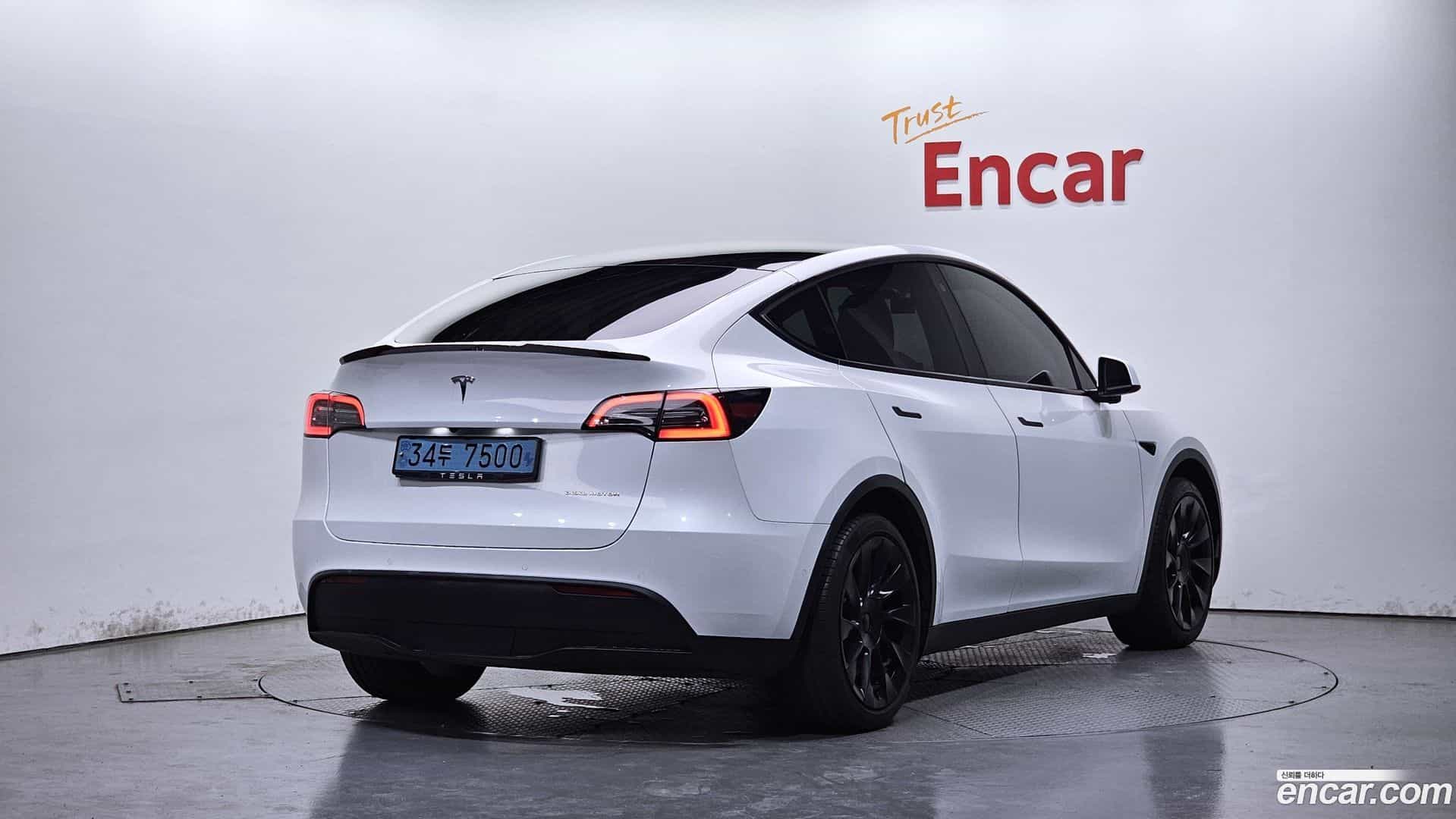 Model Y Tesla 2021.4-OUTER-002