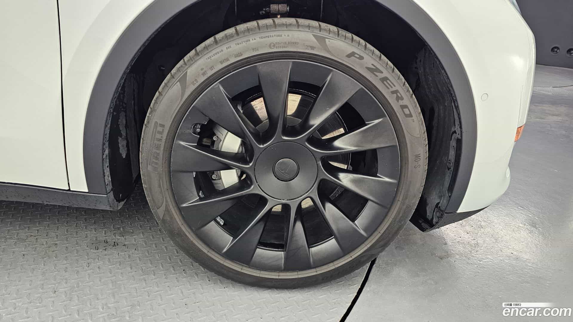Model Y Tesla 2021.4-OUTER-031