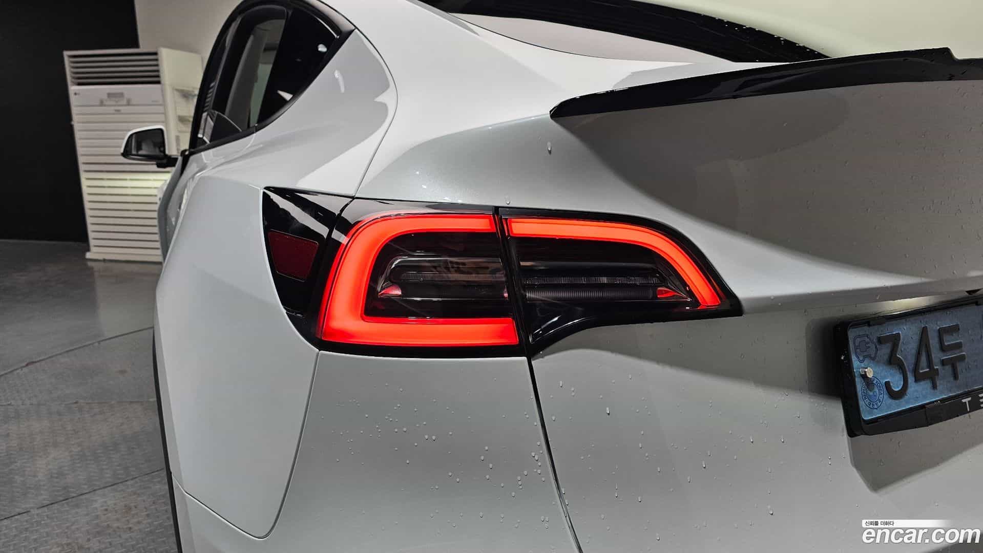 Model Y Tesla 2021.4-OUTER-033