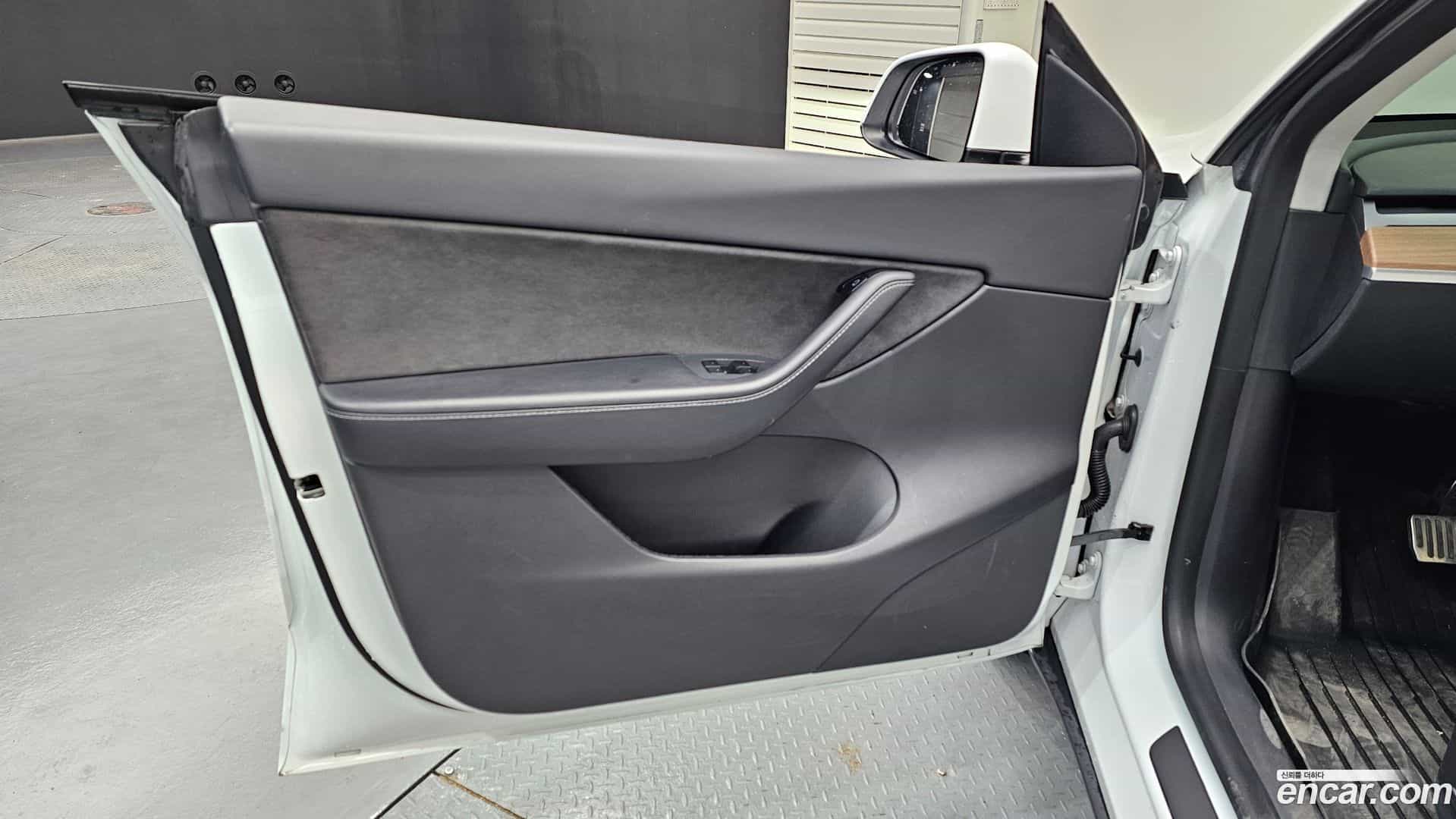 Model Y Tesla 2021.4-INNER-034