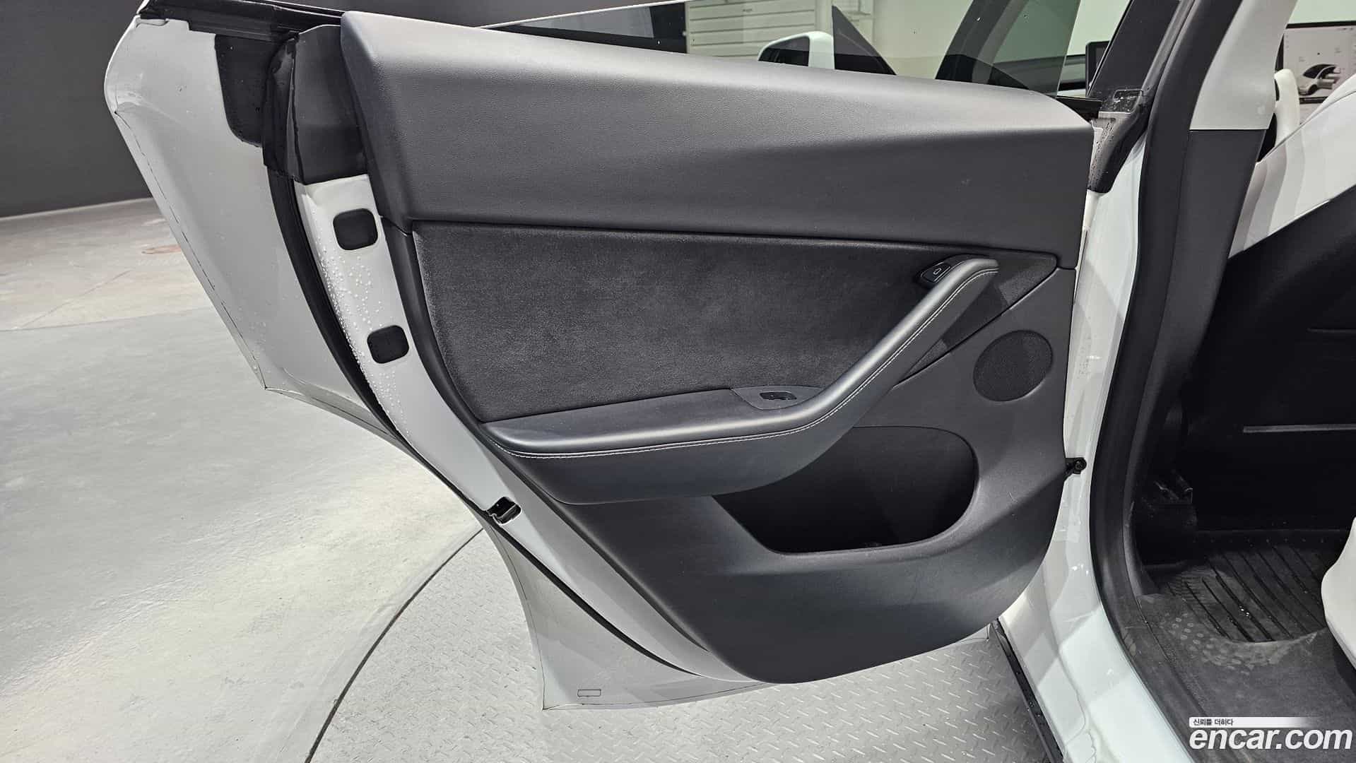 Model Y Tesla 2021.4-INNER-035