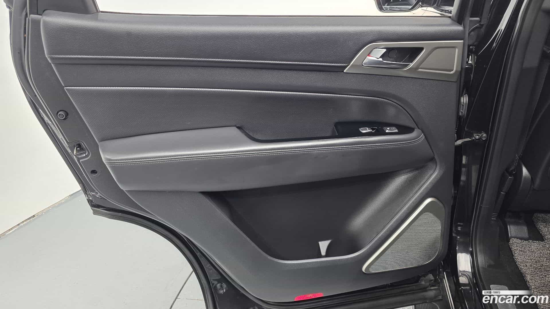 Rexton KG Mobility 2017.10-INNER-035