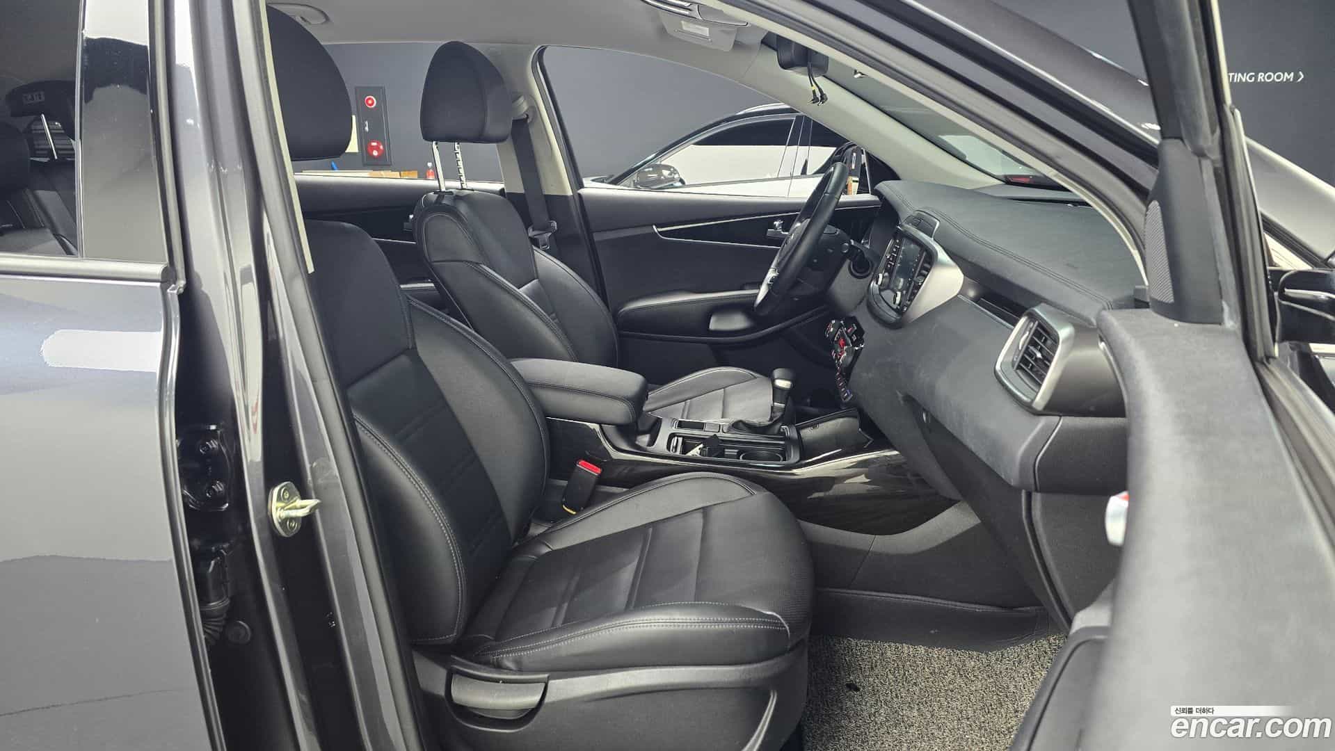 Sorento Kia 2019.2-INNER-010
