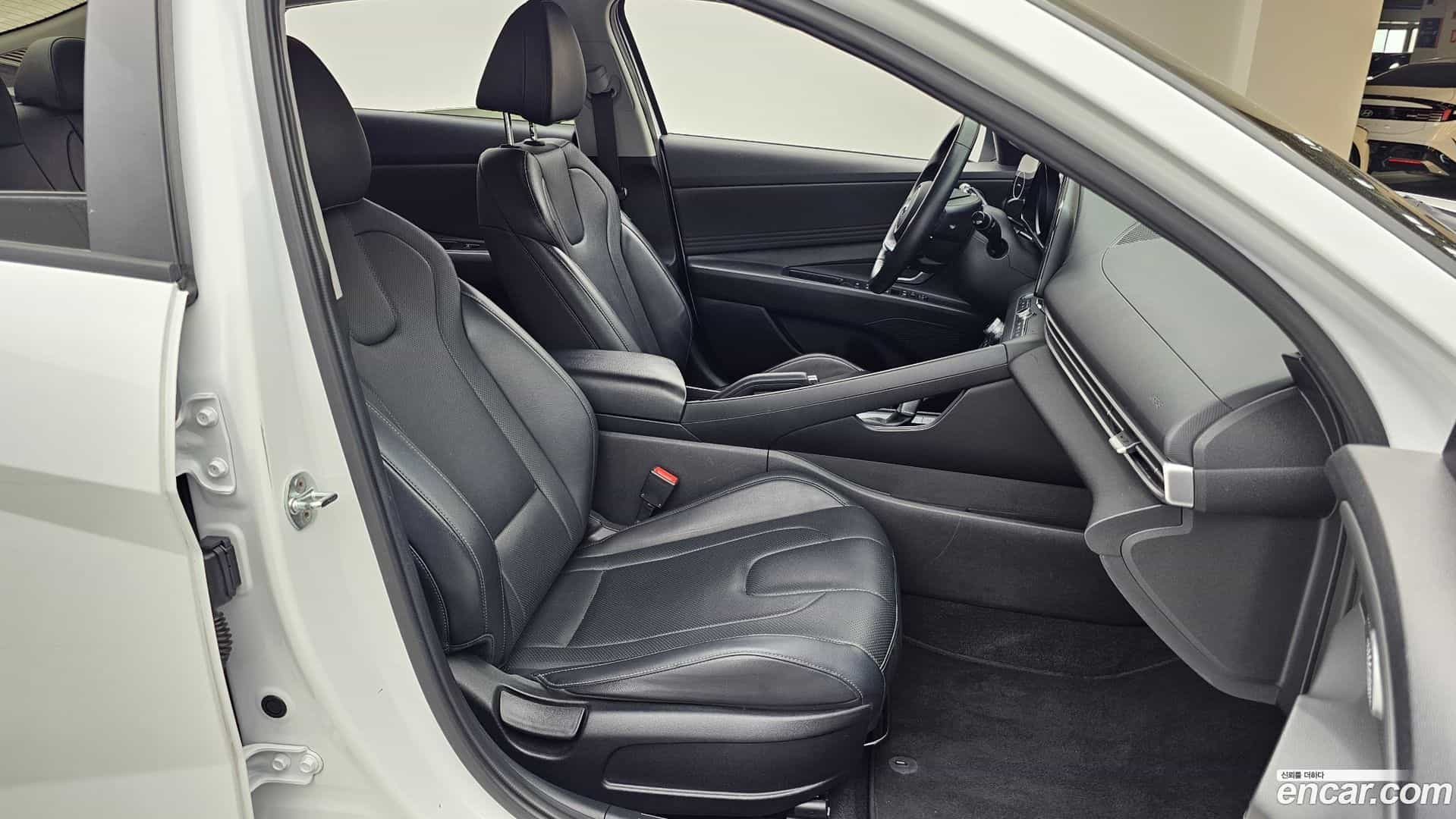AVANTE Hyundai 2020.6-OPTION-015