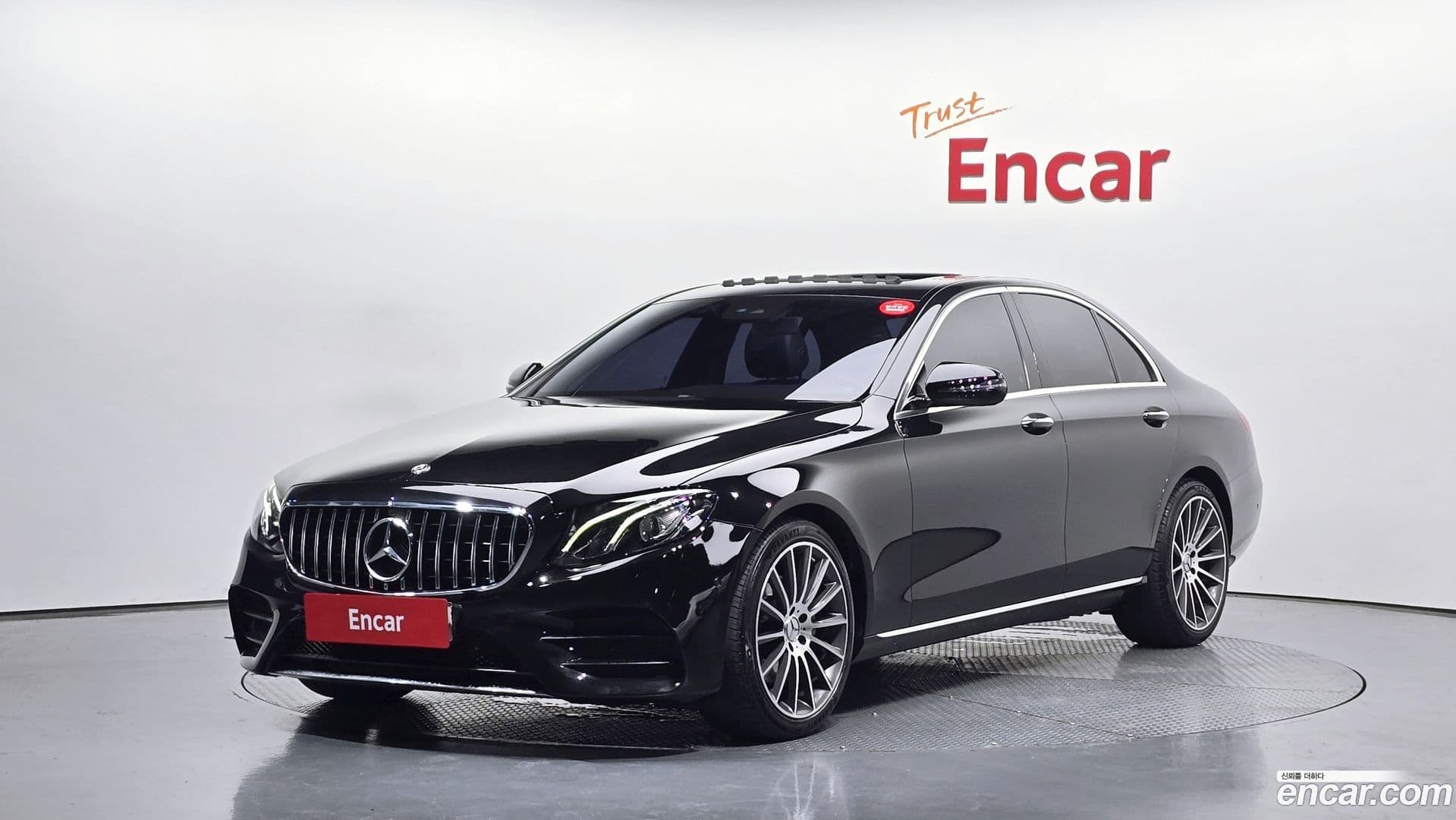 Main__Slider__Photo:E-Class Mercedes-Benz 2017.8-0