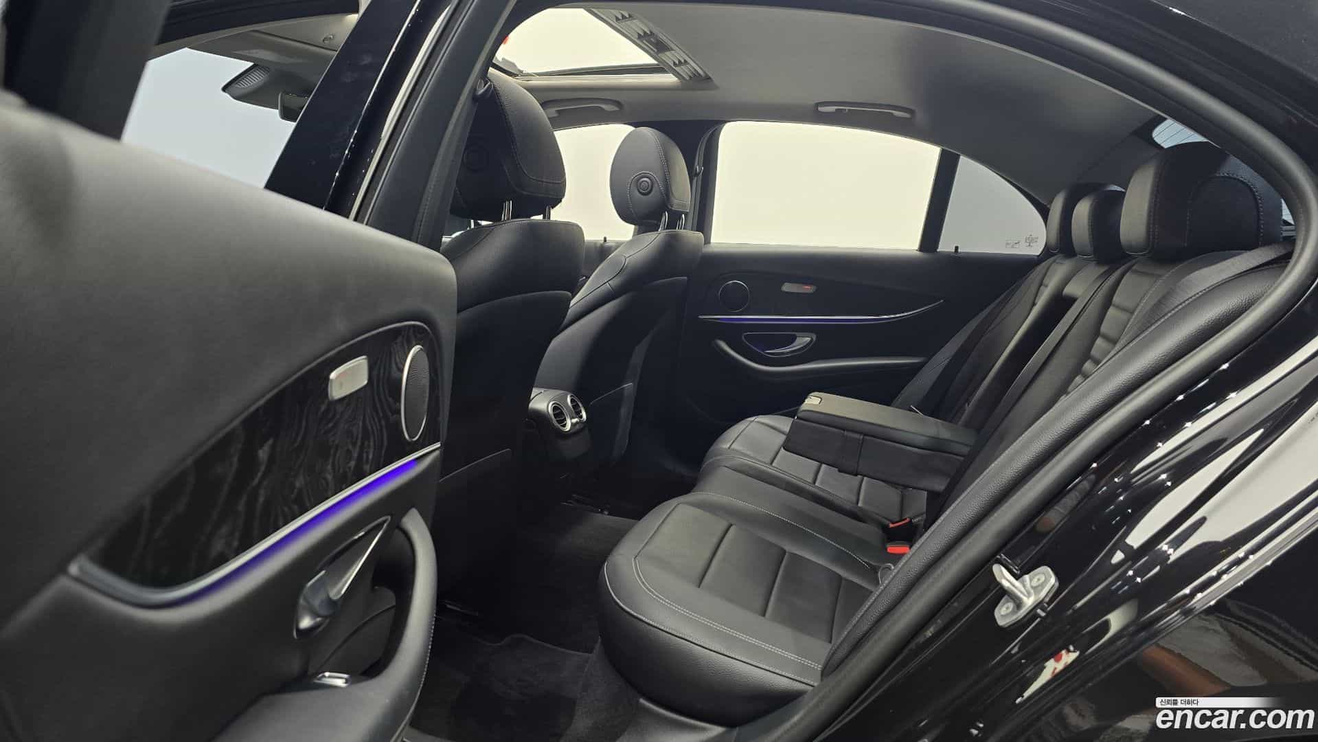 E-Class Mercedes-Benz 2017.8-OPTION-016