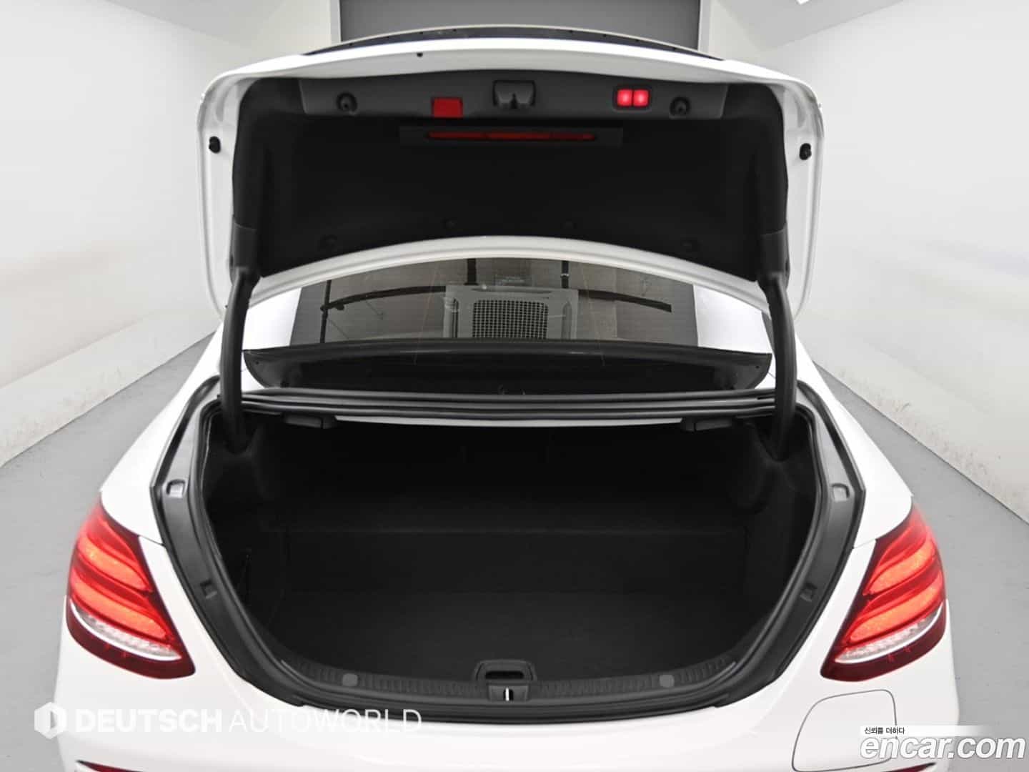 E-Class Mercedes-Benz 2020.8-OPTION-023