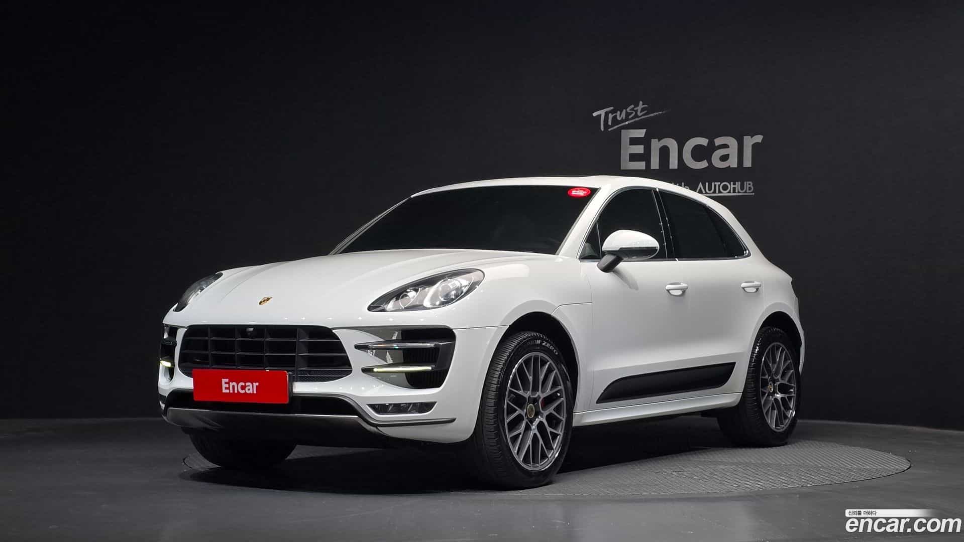 Macan Porsche 2016.1-OUTER-001