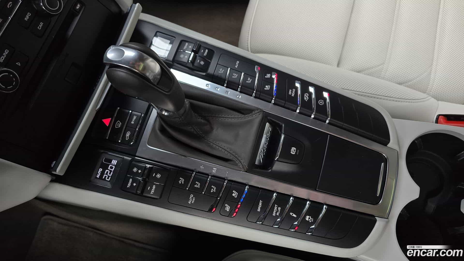 Macan Porsche 2016.1-INNER-009