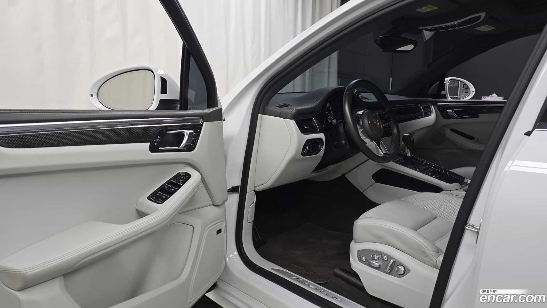 Macan Porsche 2016.1-INNER-010