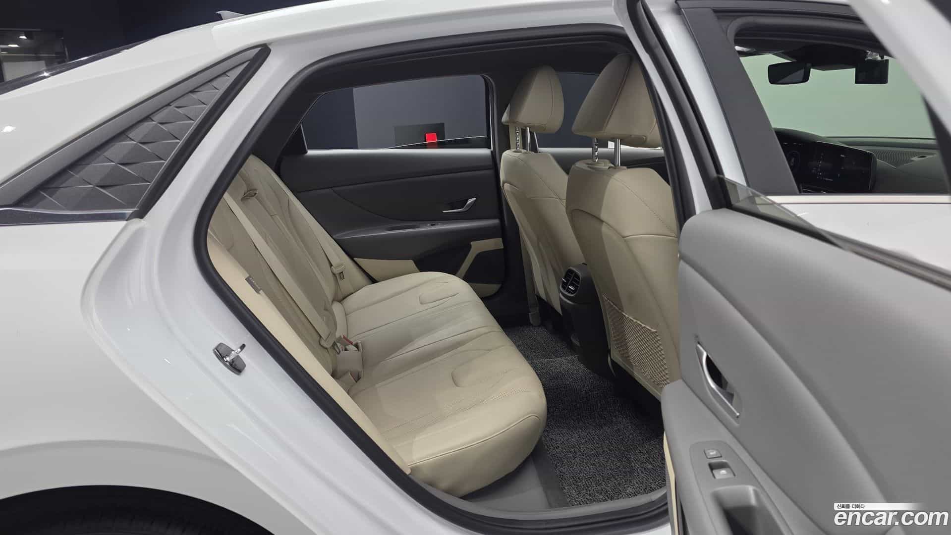 AVANTE Hyundai 2023.10-OPTION-016