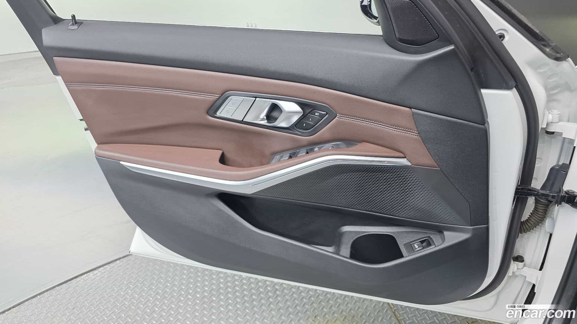 3-Series BMW 2021.11-INNER-034