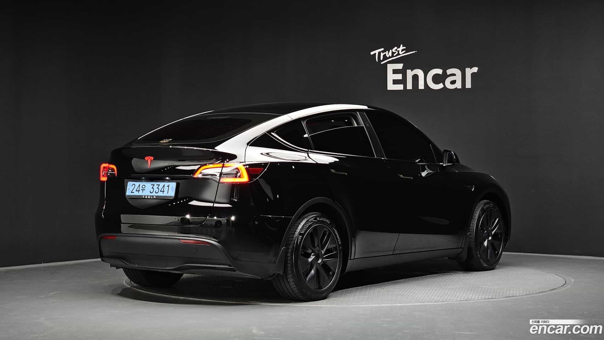 Model Y Tesla 2024.10-OUTER-002