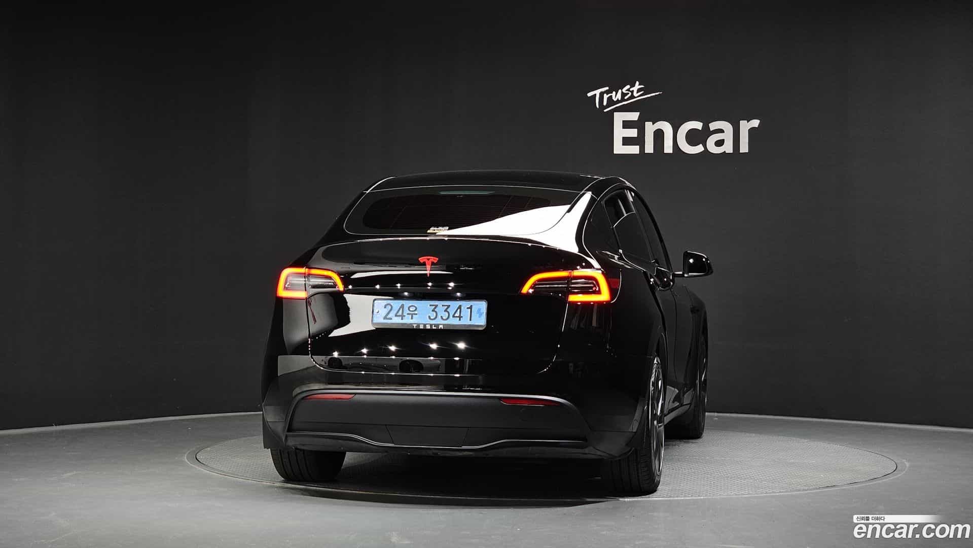 Model Y Tesla 2024.10-OUTER-004