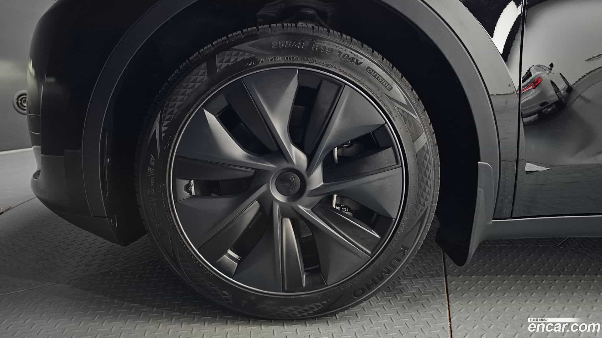 Model Y Tesla 2024.10-OUTER-005
