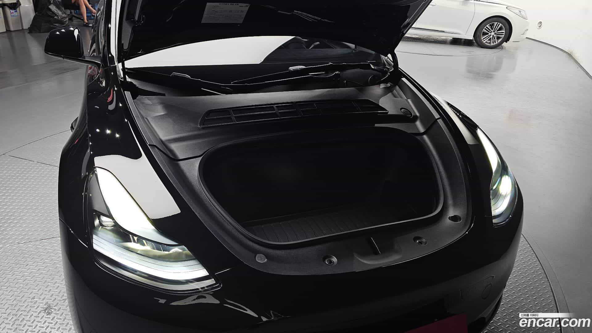 Model Y Tesla 2024.10-OUTER-006