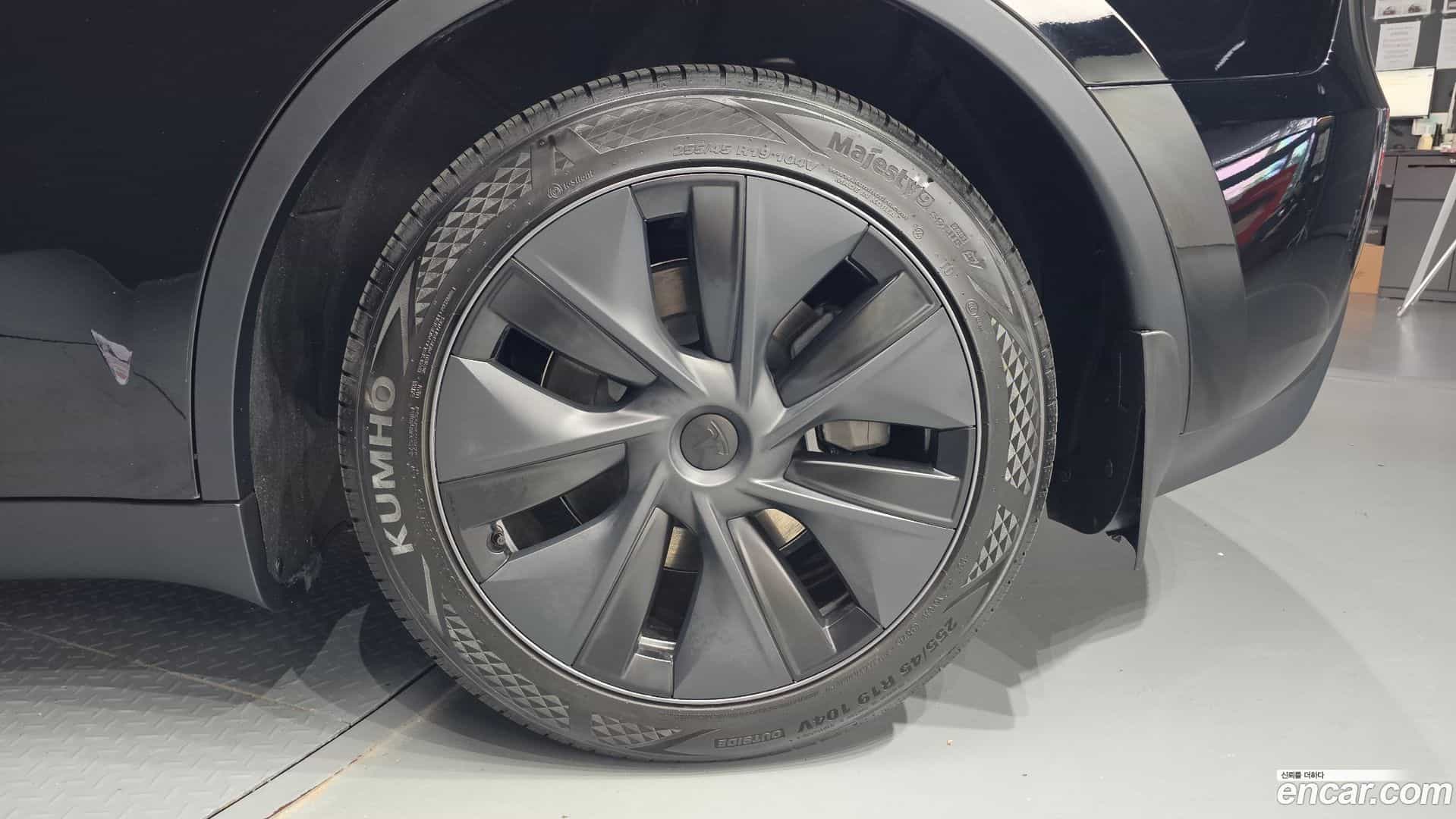 Model Y Tesla 2024.10-OUTER-031