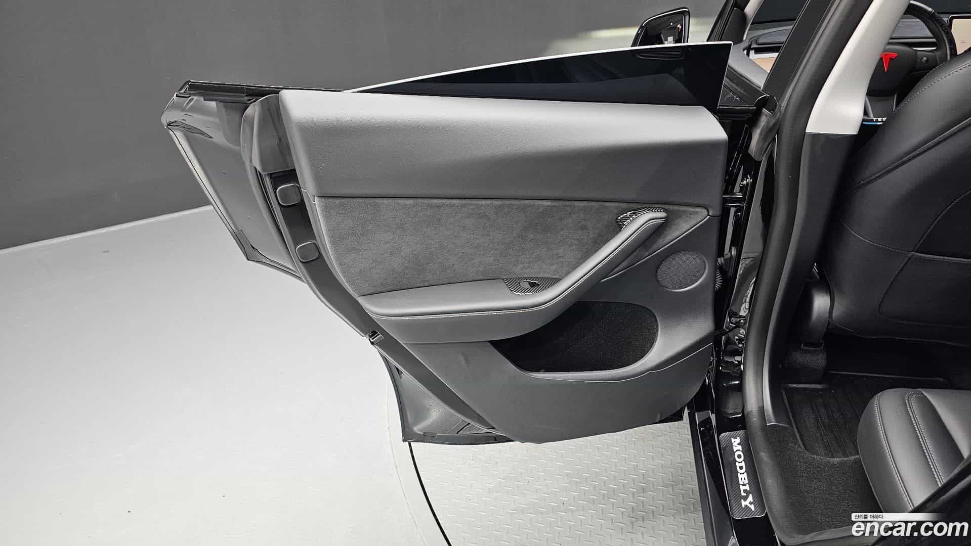 Model Y Tesla 2024.10-INNER-035