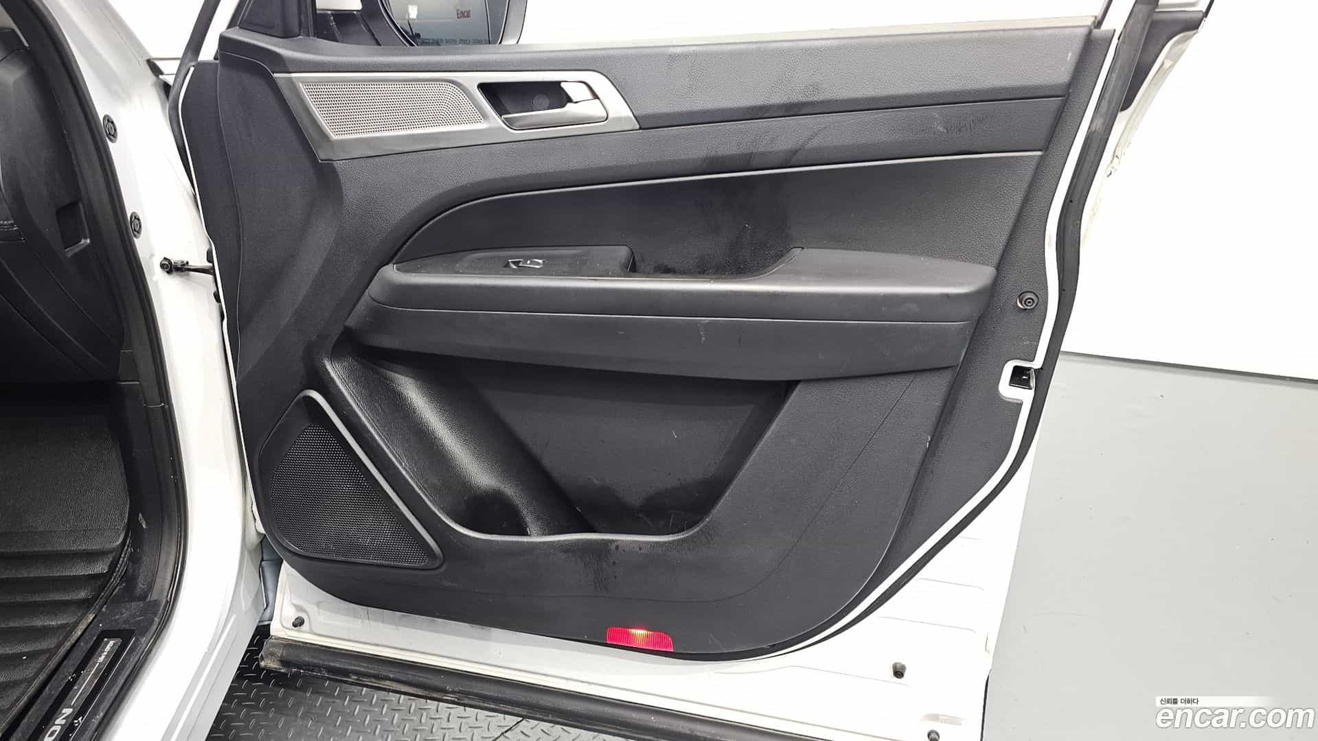 Rexton KG Mobility 2018.11-INNER-034