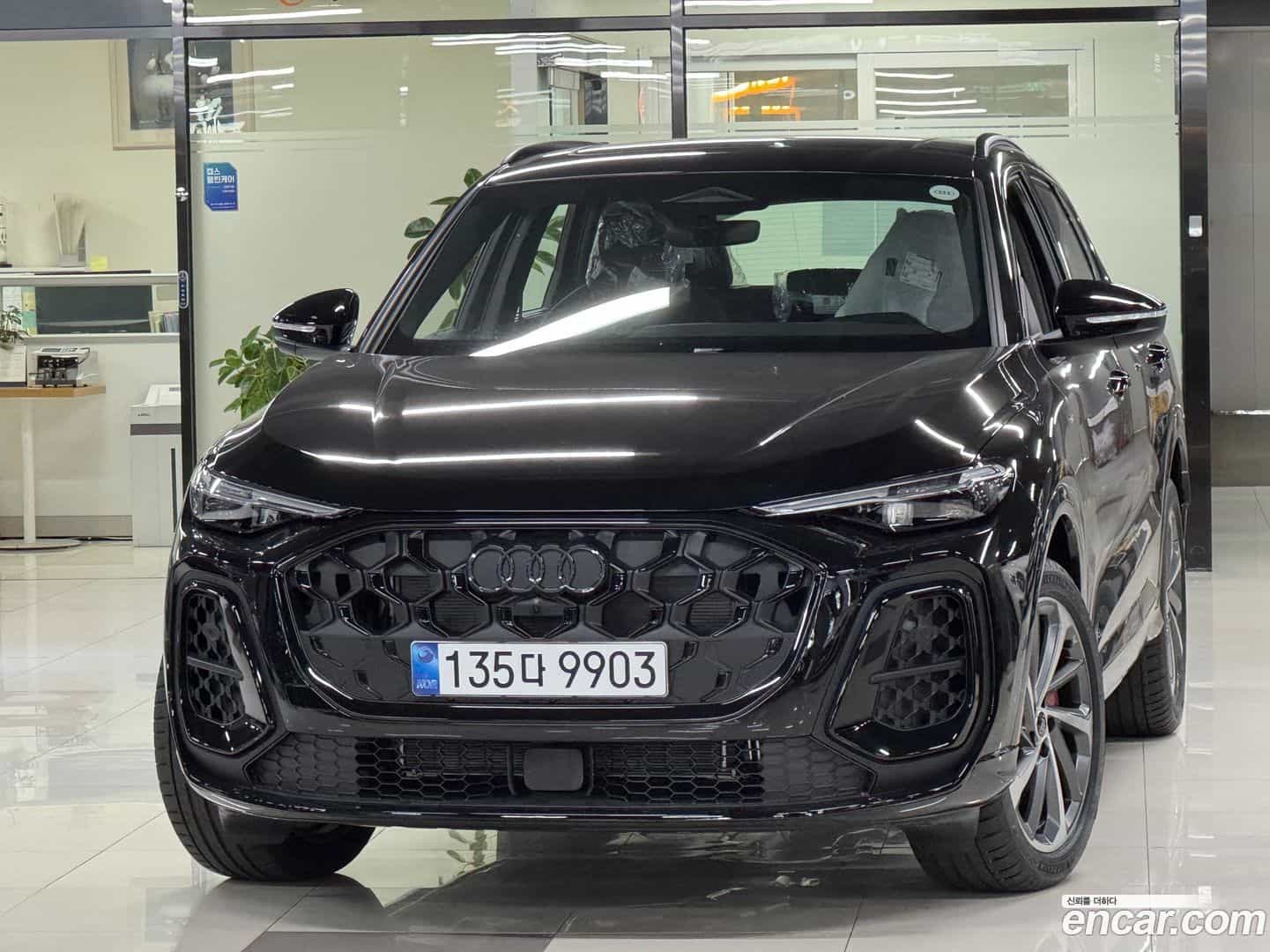 Q5 Audi 2025.11-OUTER-001