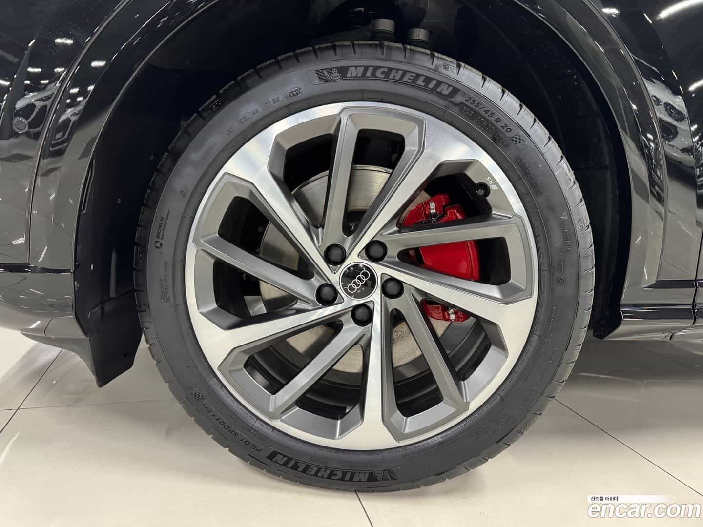 Q5 Audi 2025.11-OUTER-004