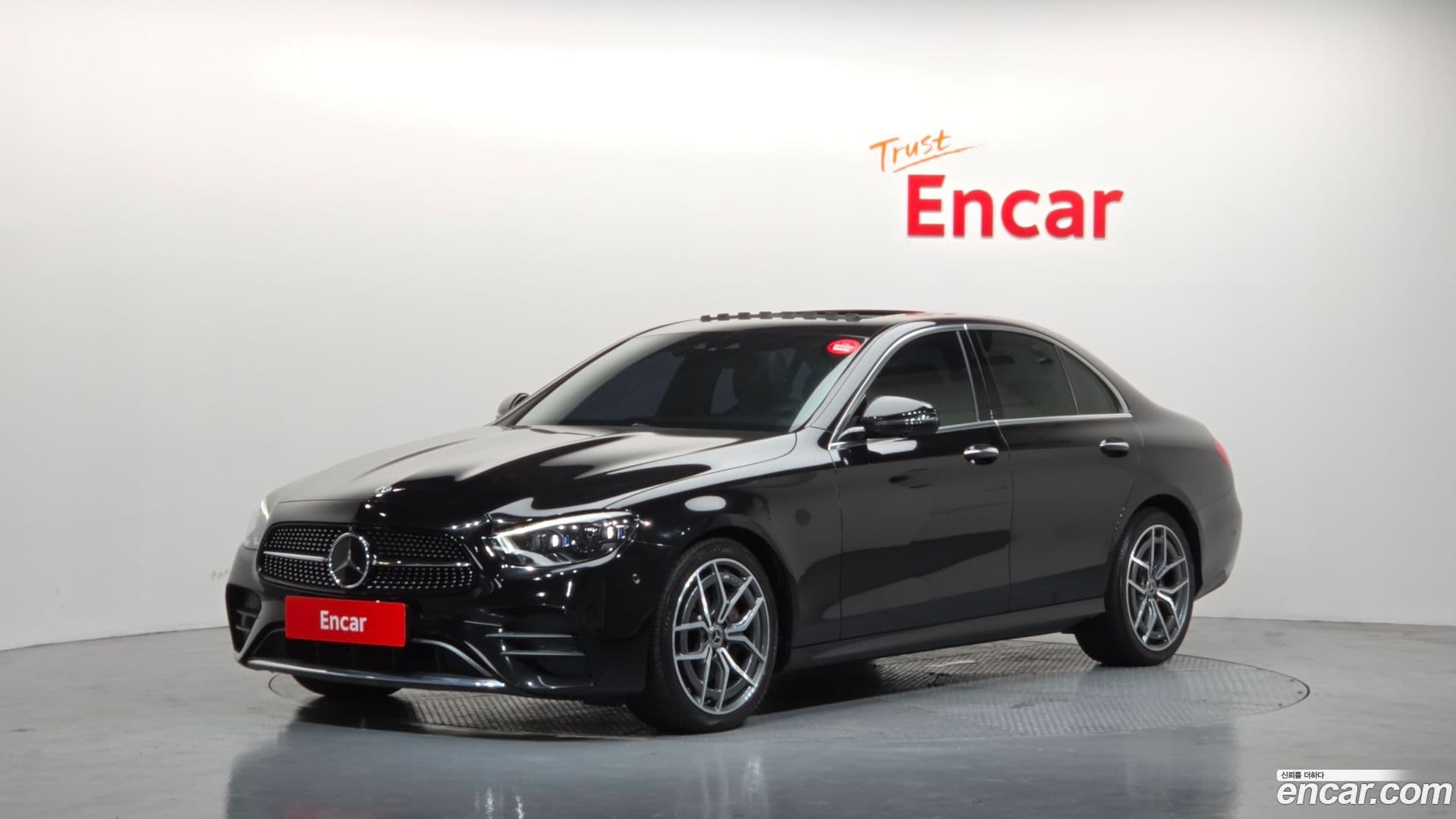 Main__Slider__Photo:E-Class Mercedes-Benz 2022.7-0