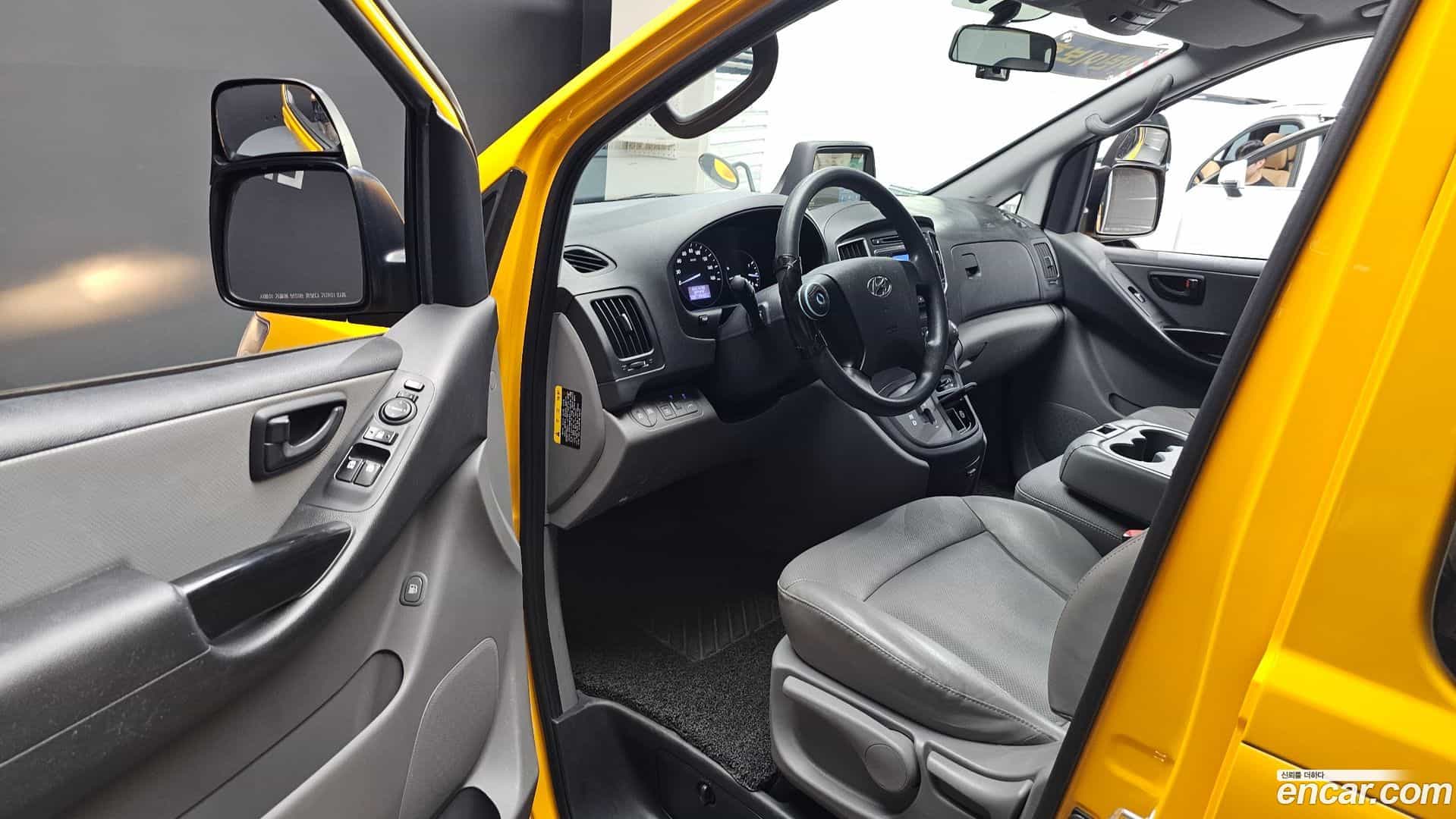 Starex Hyundai 2019.1-INNER-010