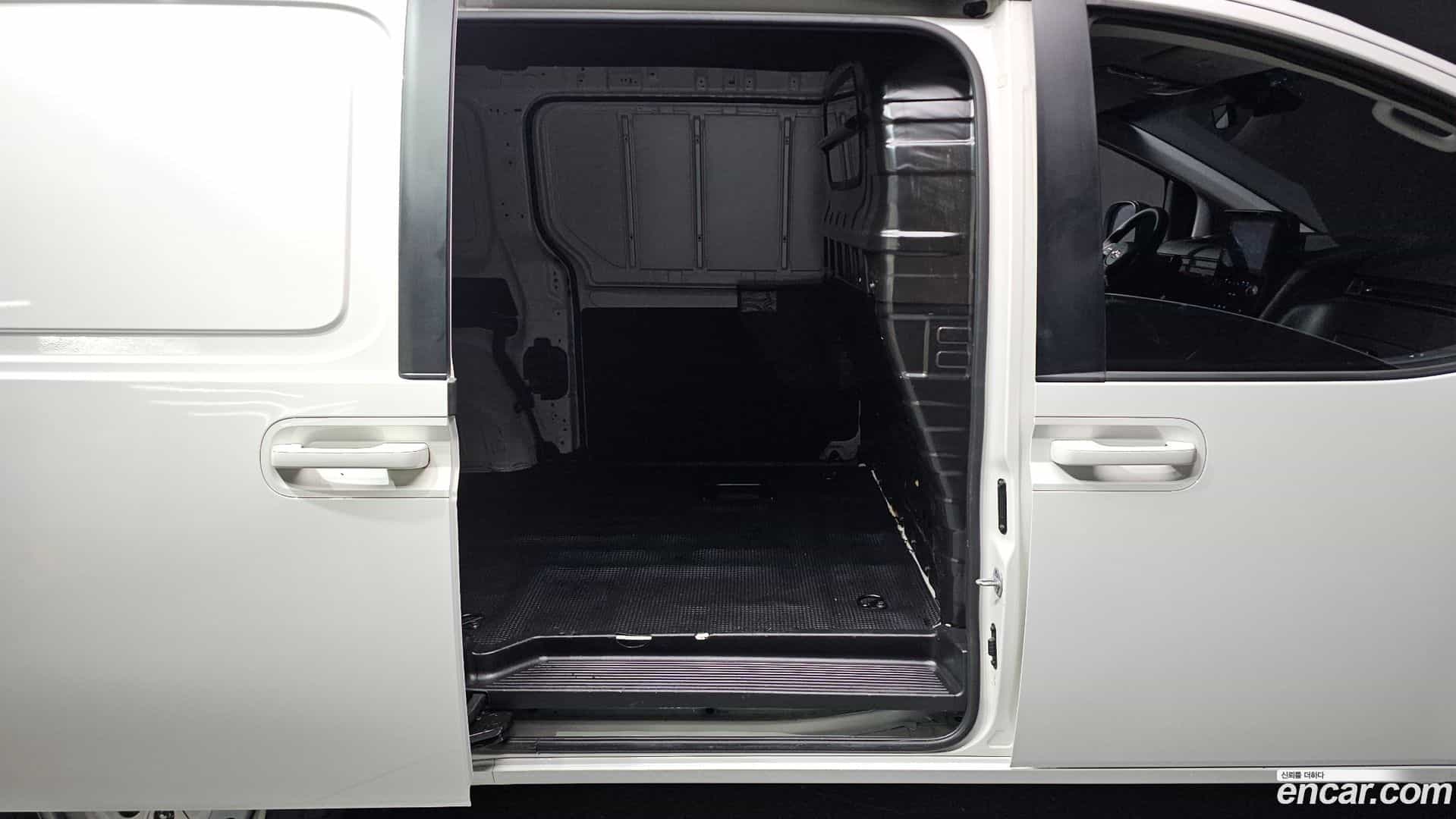 Staria Hyundai 2022.7-OPTION-023