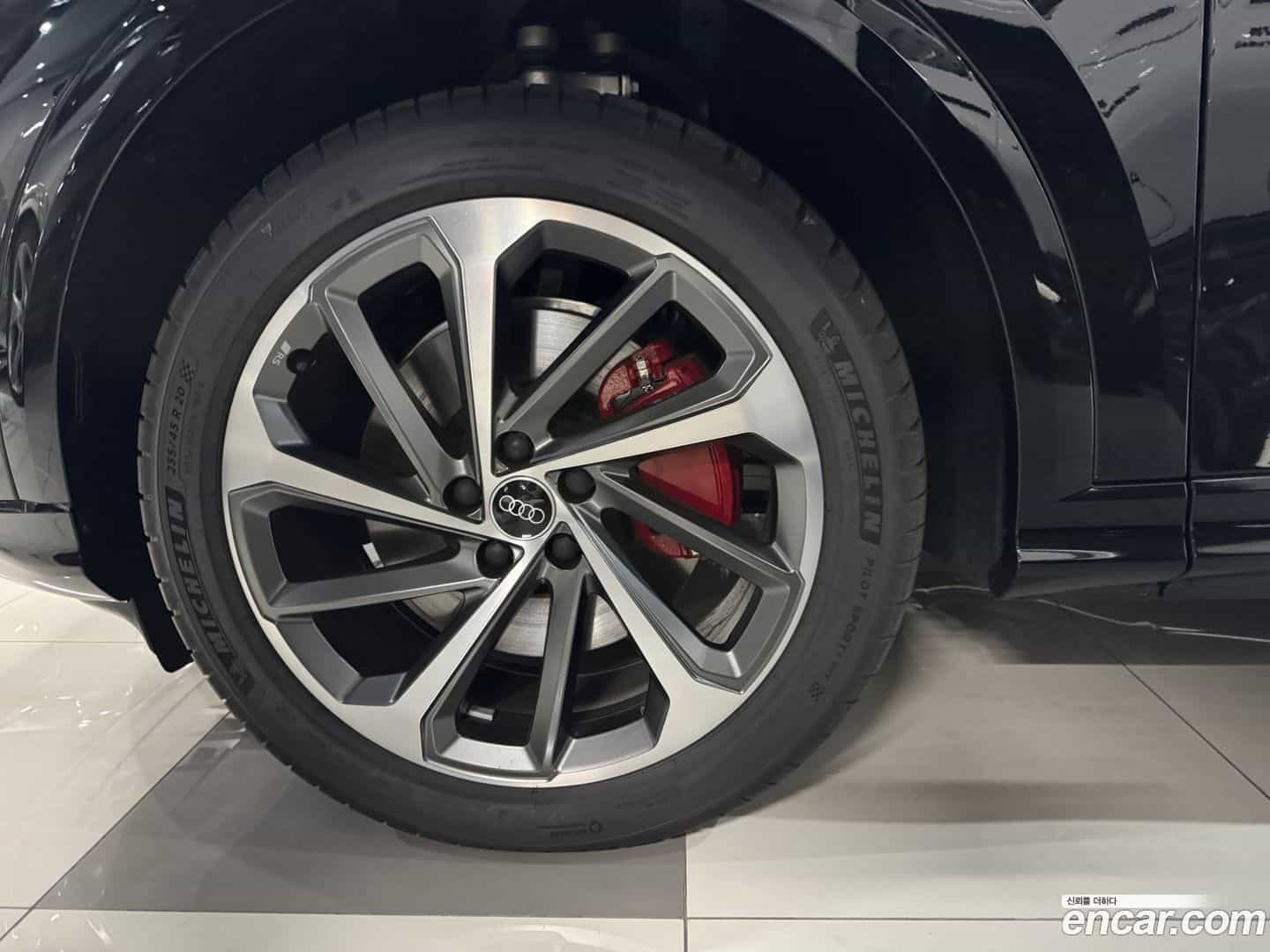 Q5 Audi 2025.11-OPTION-018