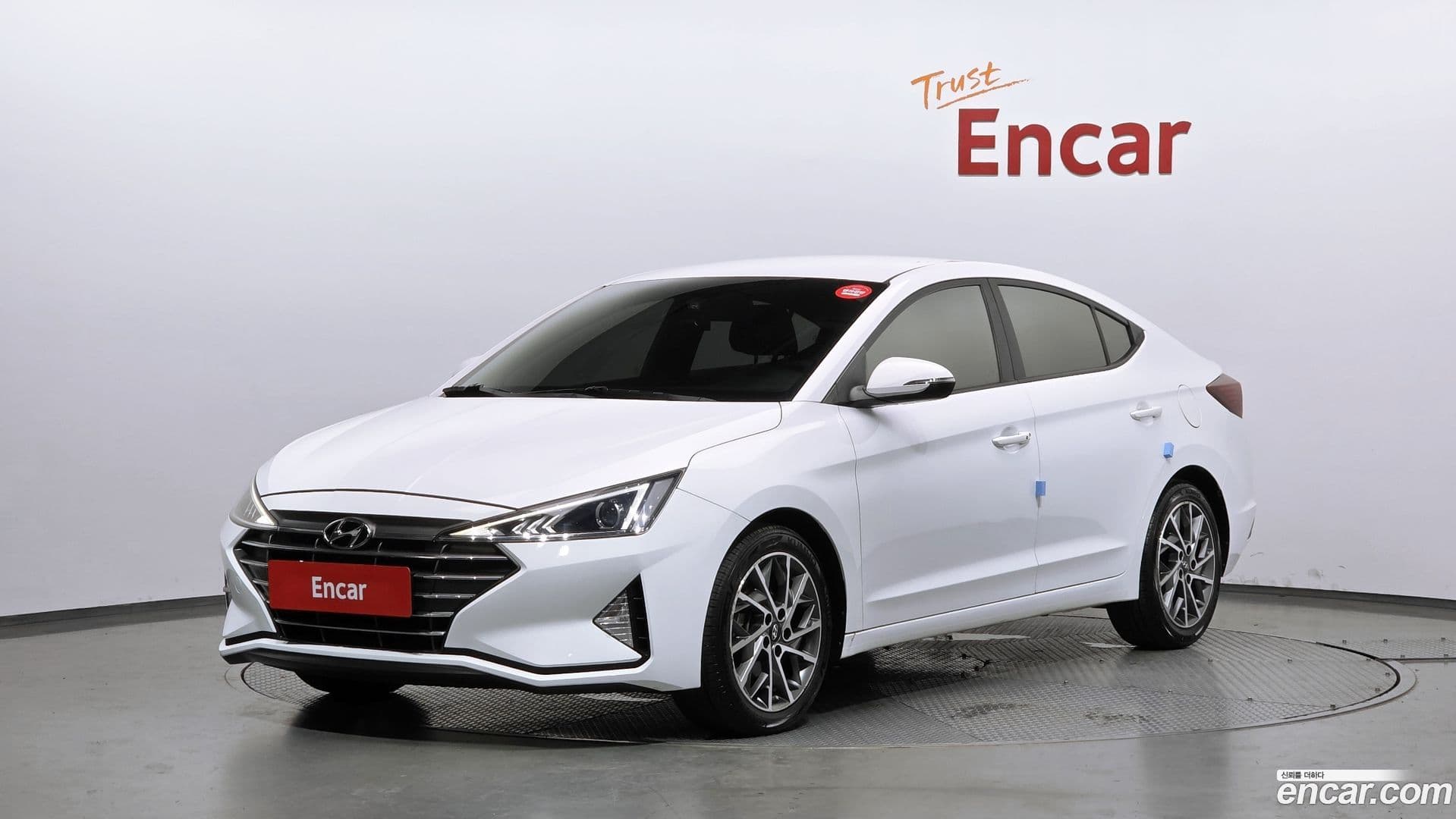 Main__Slider__Photo:AVANTE Hyundai 2019.8-0