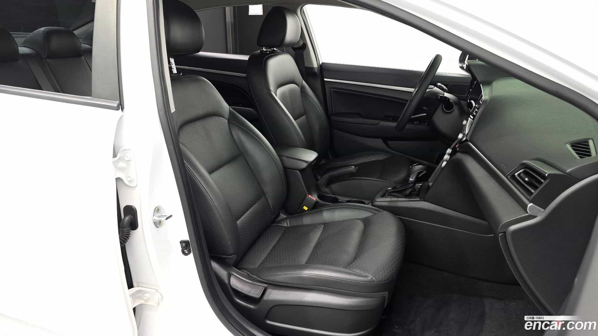 AVANTE Hyundai 2019.8-OPTION-015