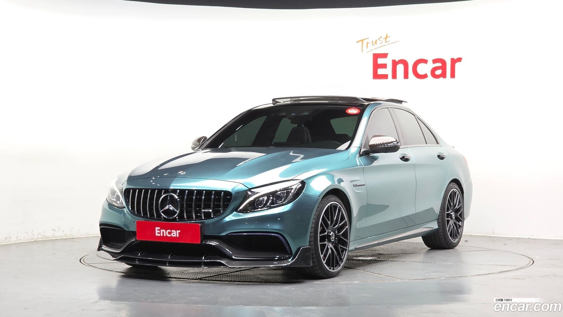 Main__Slider__Photo:C-Class Mercedes-Benz 2018.11-0