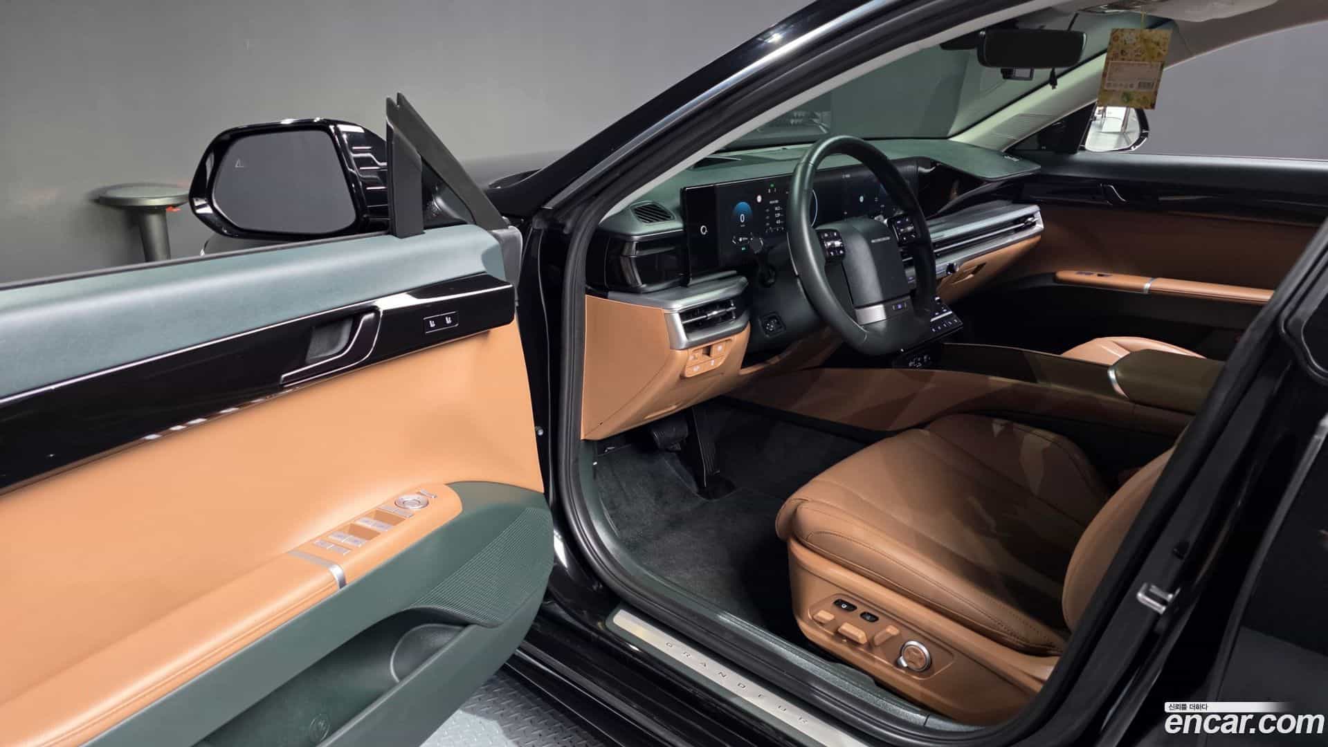 Grandeur Hyundai 2023.10-INNER-010