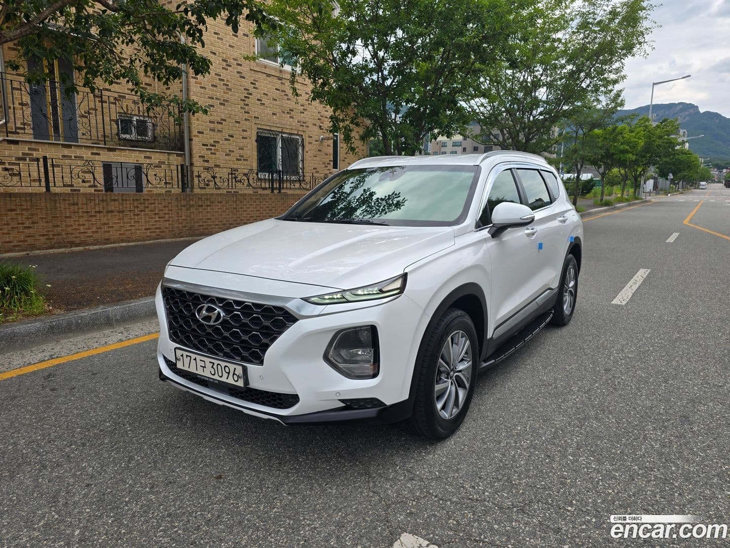 Main__Slider__Photo:Santafe Hyundai 2020.3-0