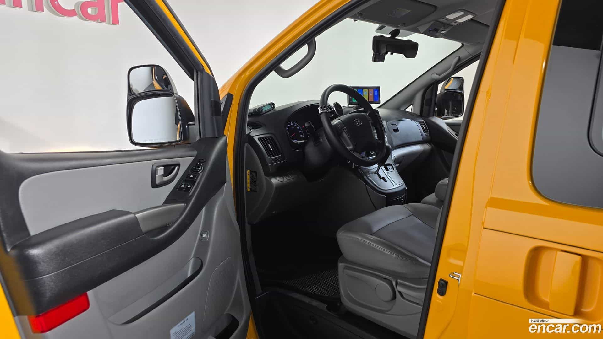 Starex Hyundai 2019.10-INNER-010