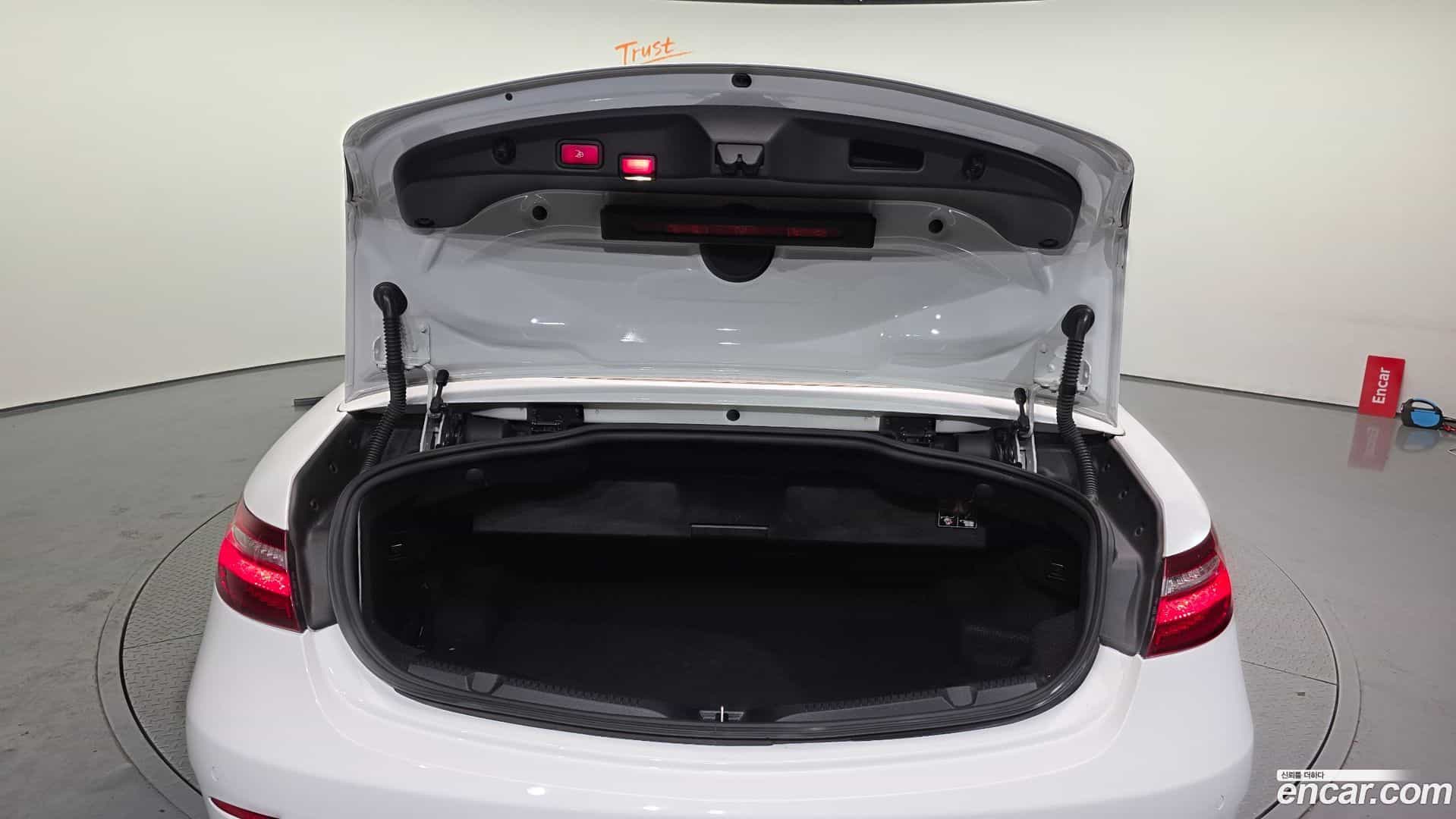 E-Class Mercedes-Benz 2019.11-OPTION-024