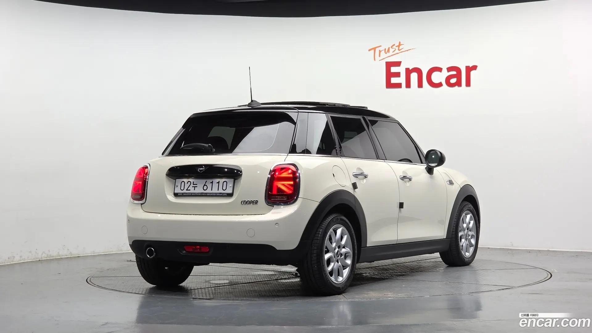 Main__Slider__Photo:Cooper Mini 2019.7-1